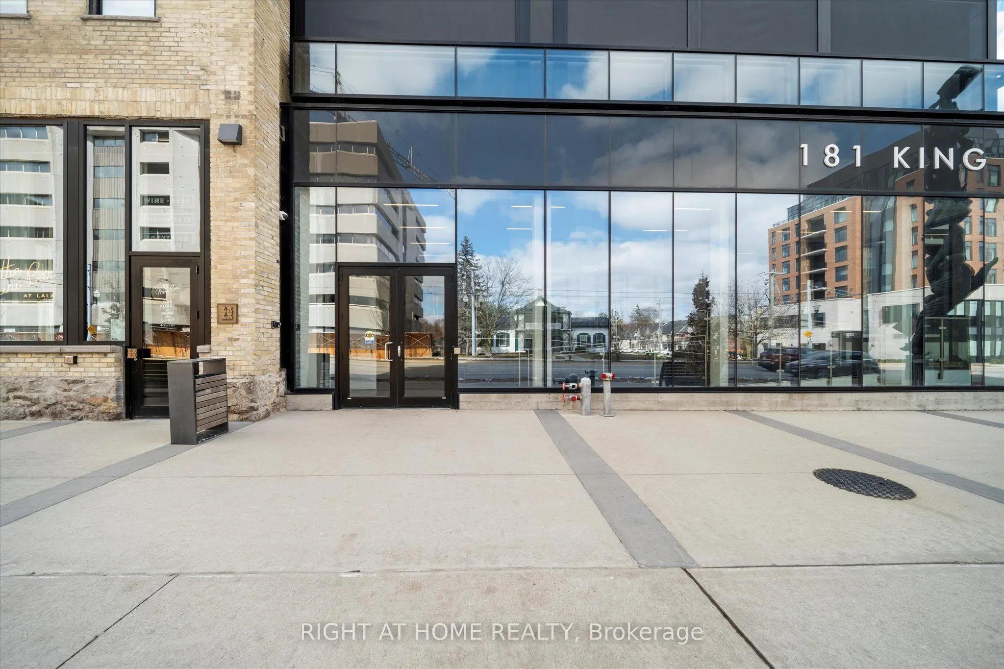 181 King Street S #806