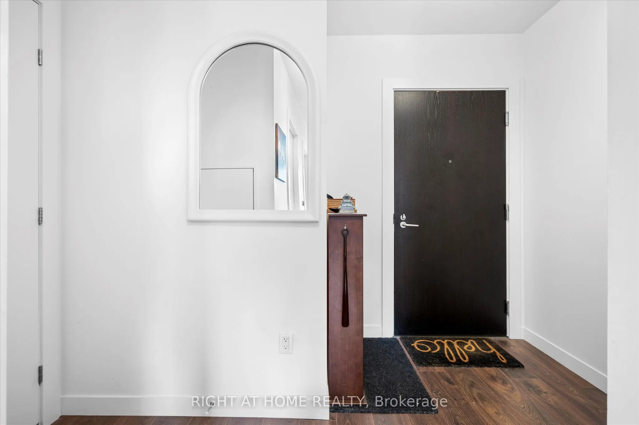 181 King Street S #806