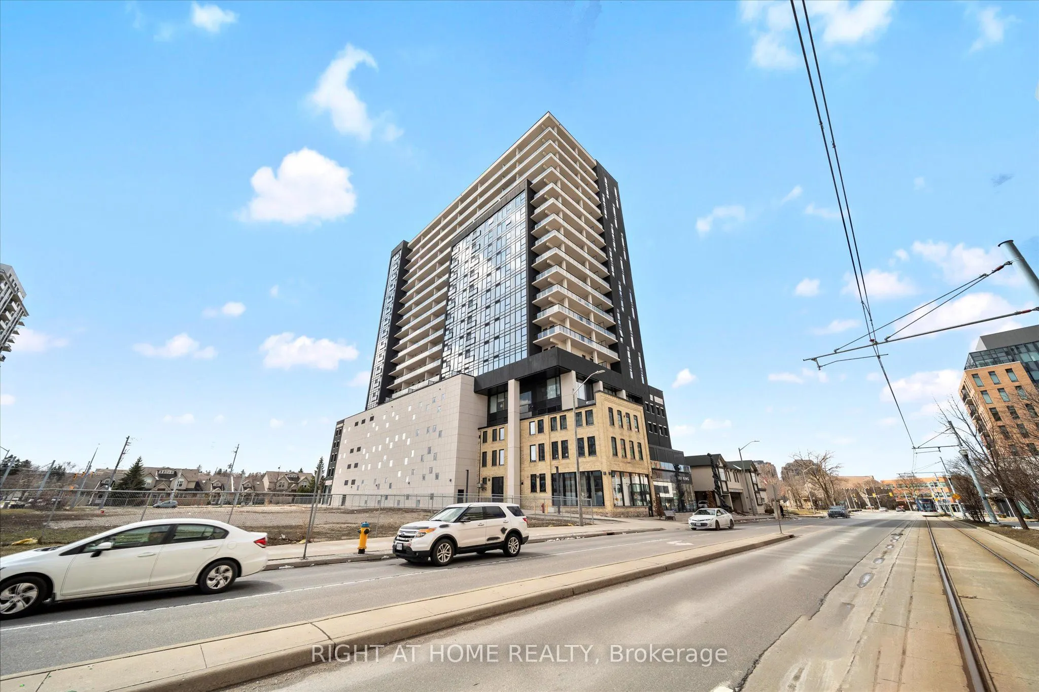 181 King Street S #806
