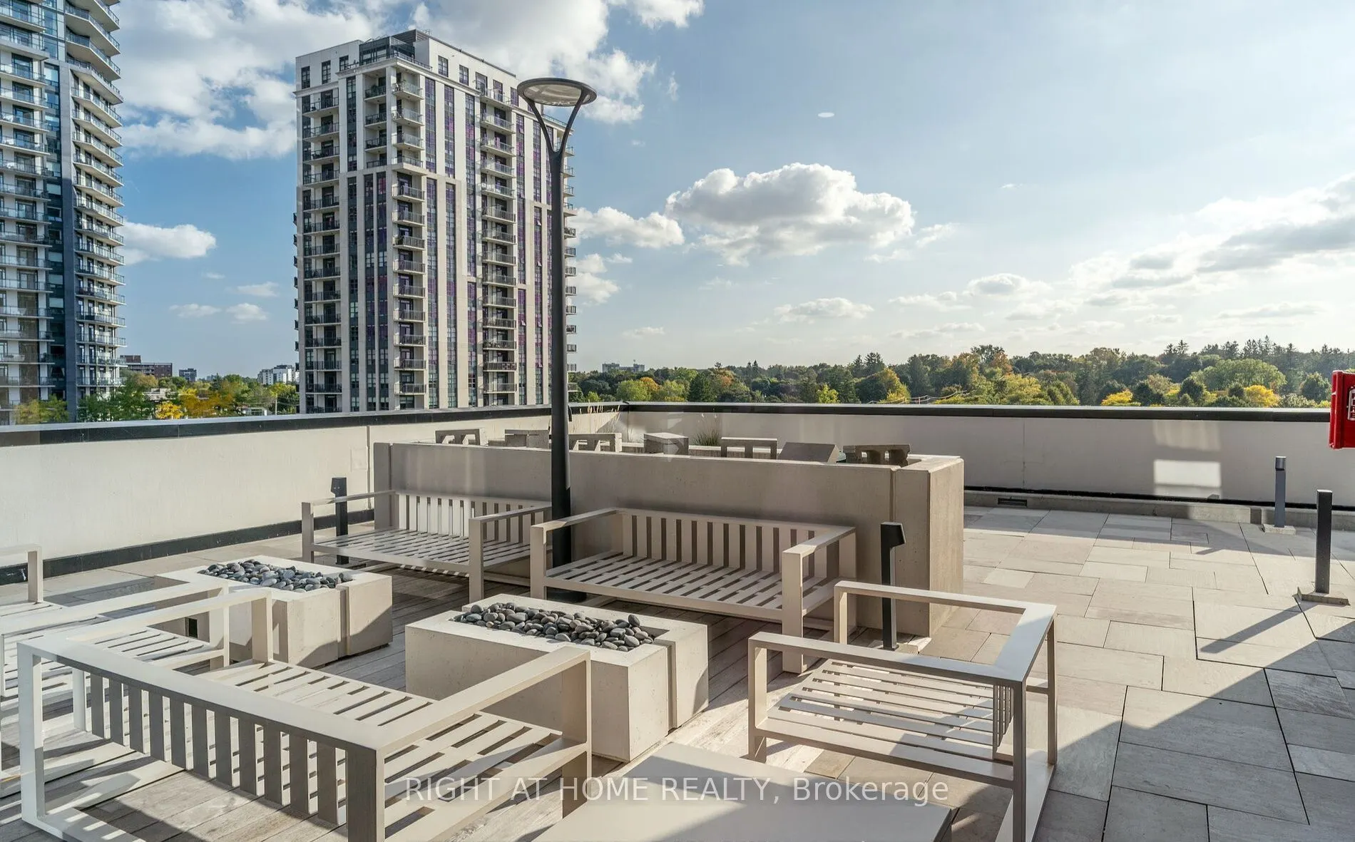 181 King Street S #806