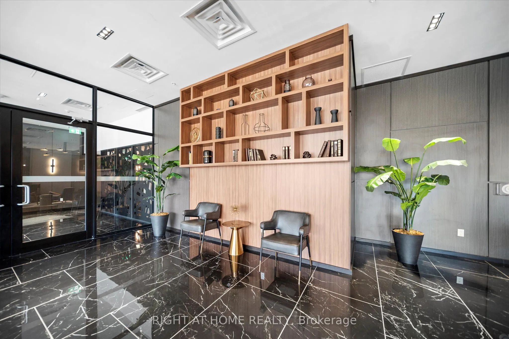 181 King Street S #806