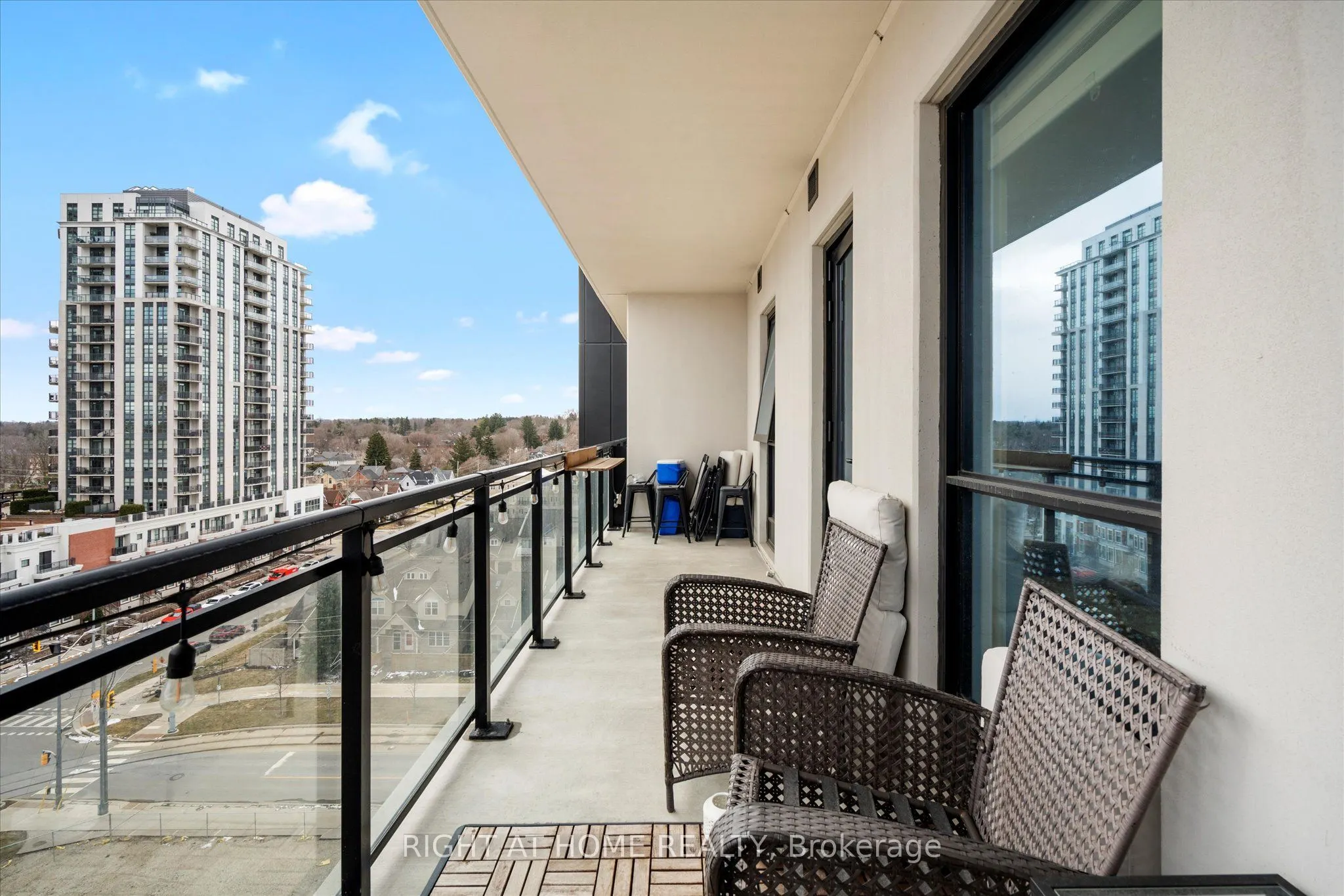 181 King Street S #806
