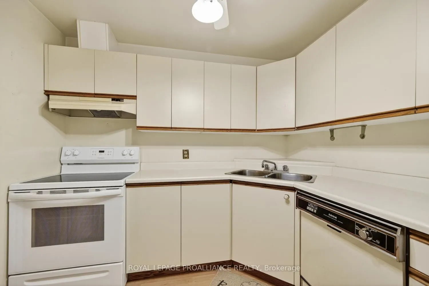 820 Laurier Boulevard #205