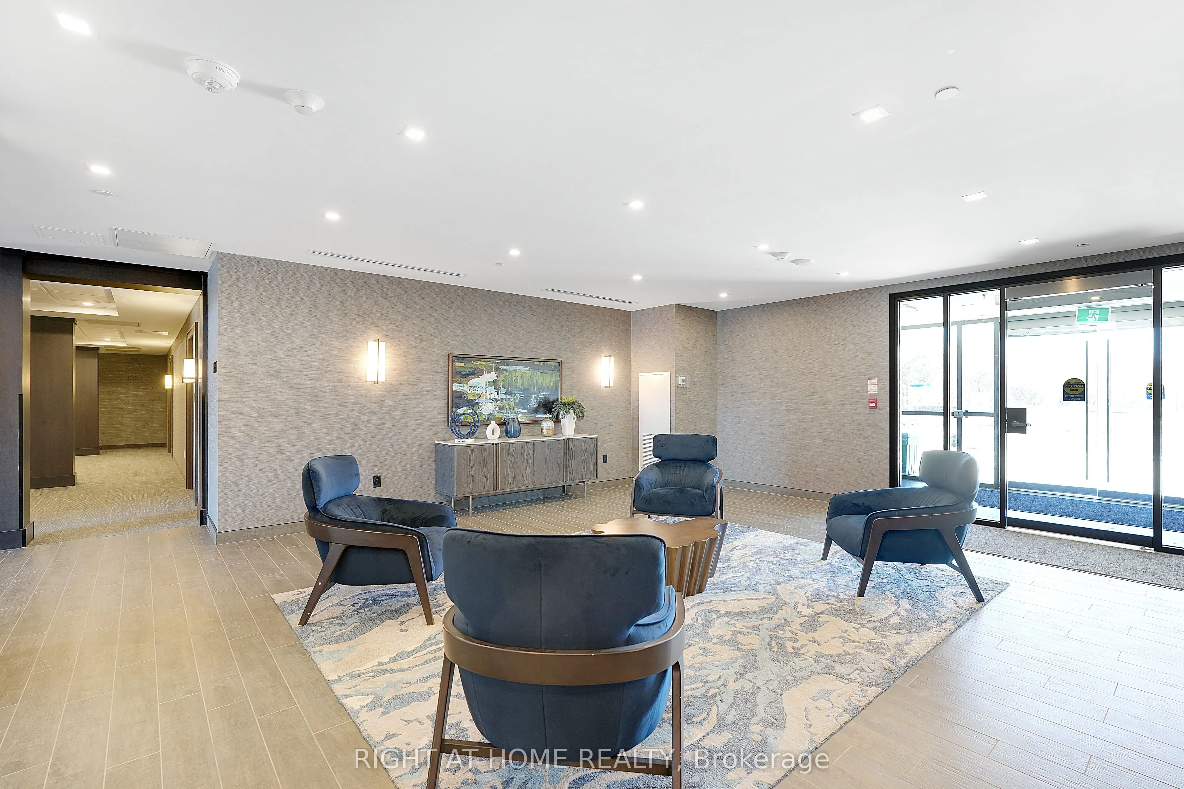 460 Dundas Street E #905
