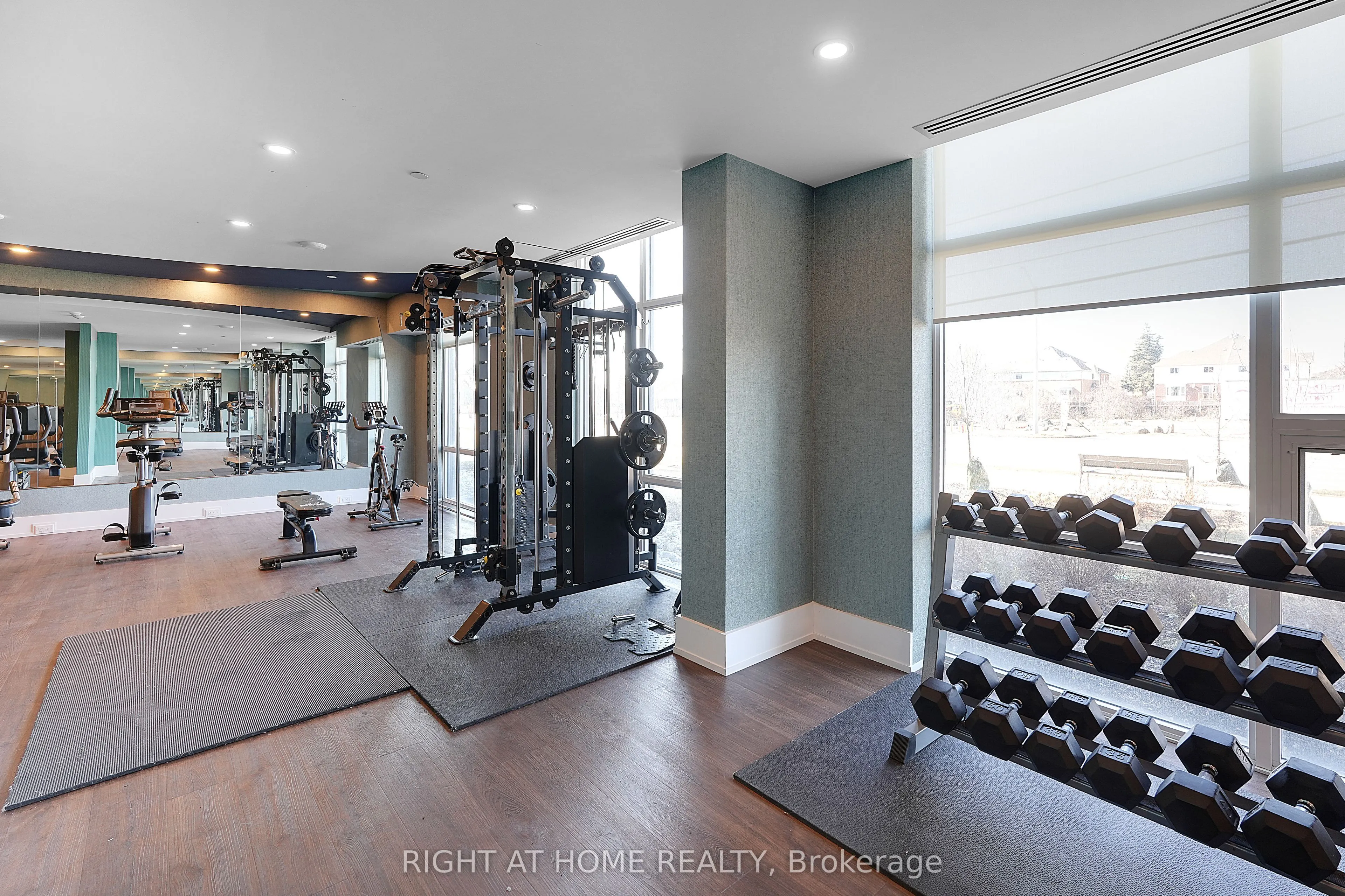 460 Dundas Street E #905