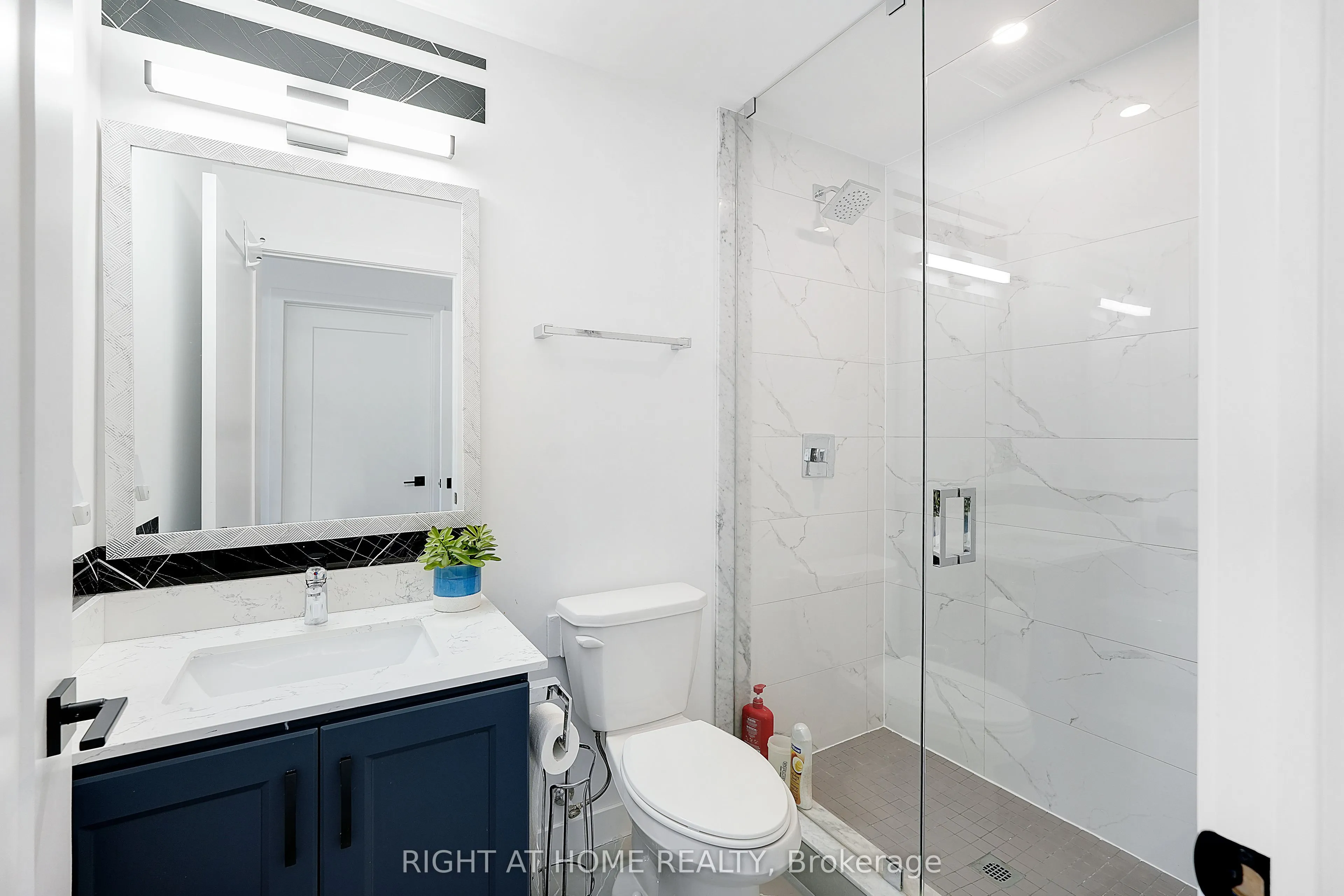 460 Dundas Street E #905