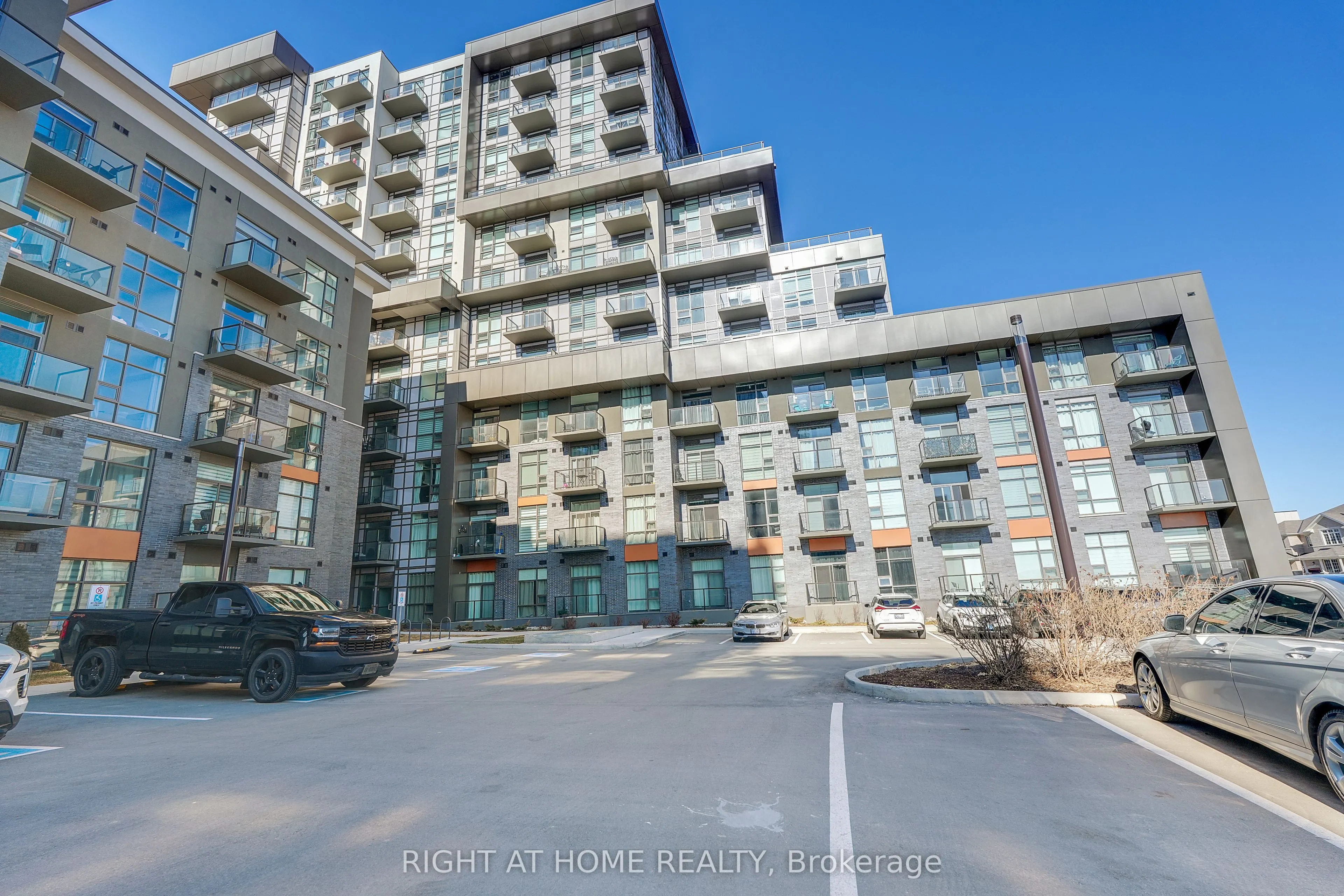 460 Dundas Street E #905
