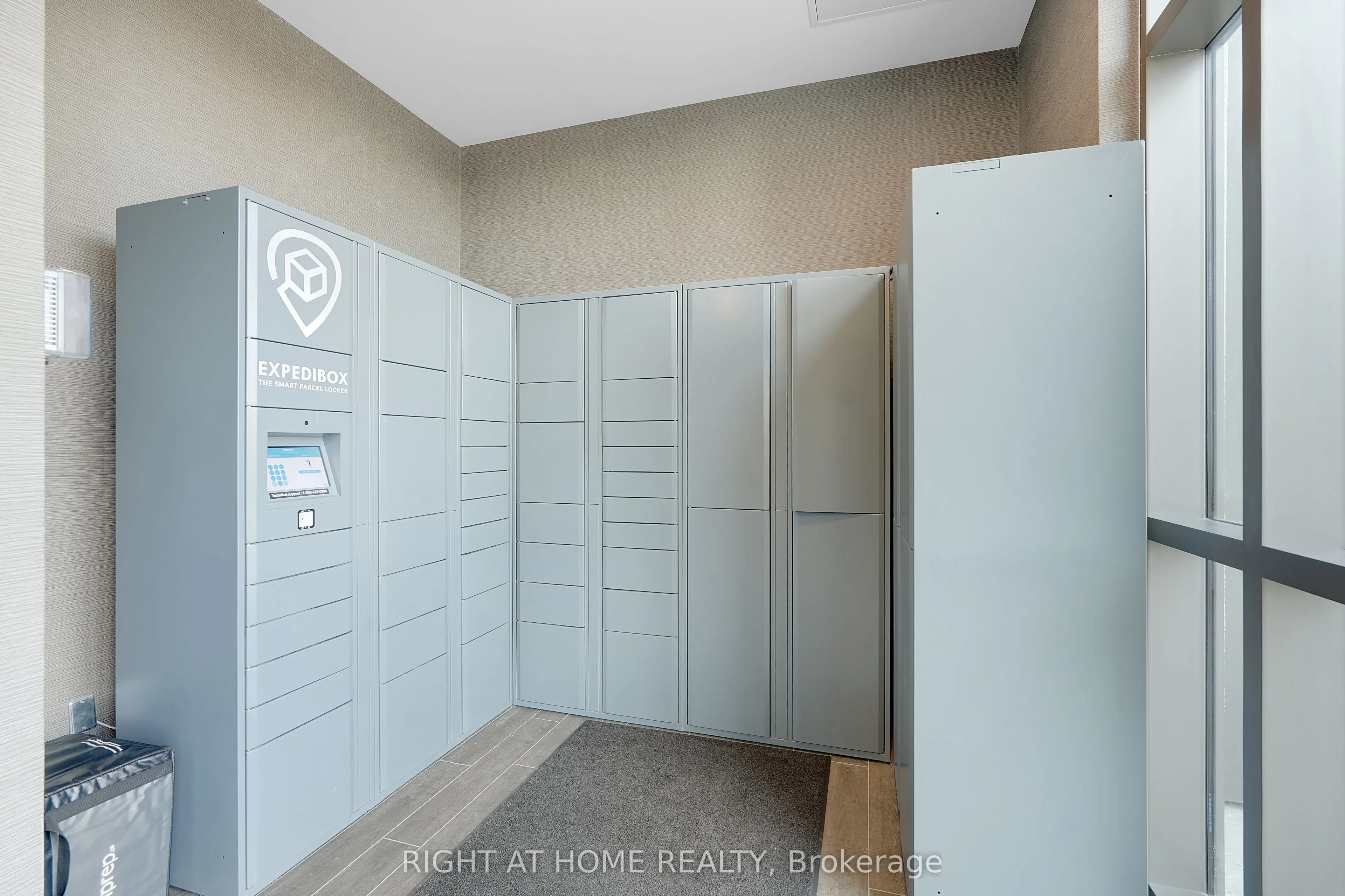 460 Dundas Street E #905