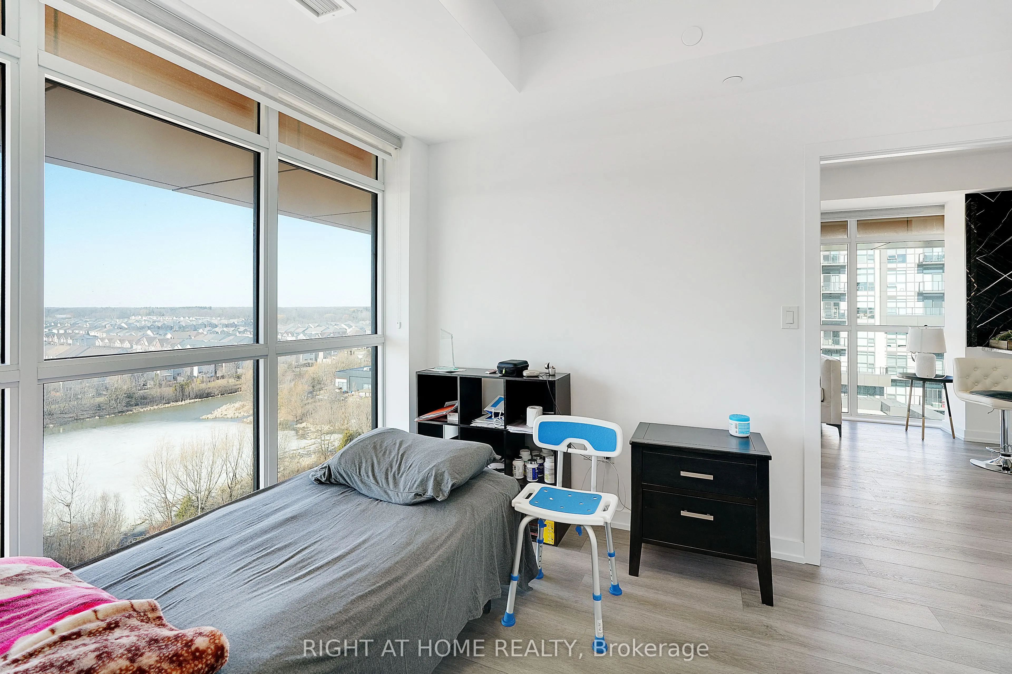 460 Dundas Street E #905