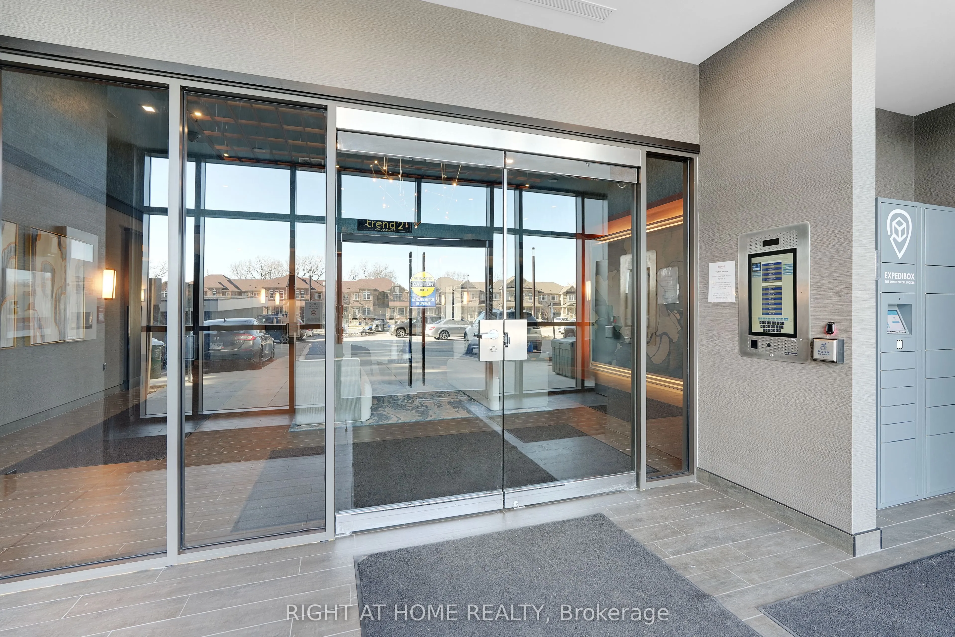 460 Dundas Street E #905