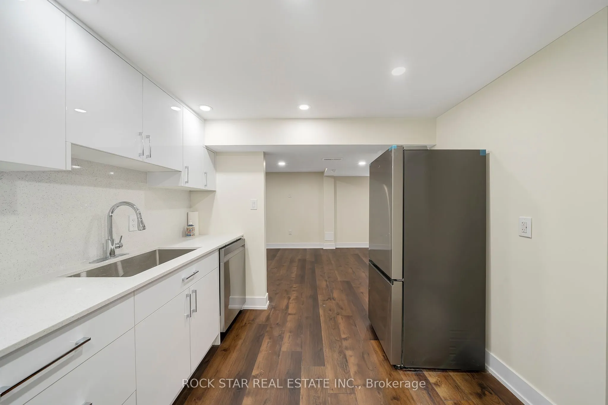 78 LEASIDE Drive #Lower
