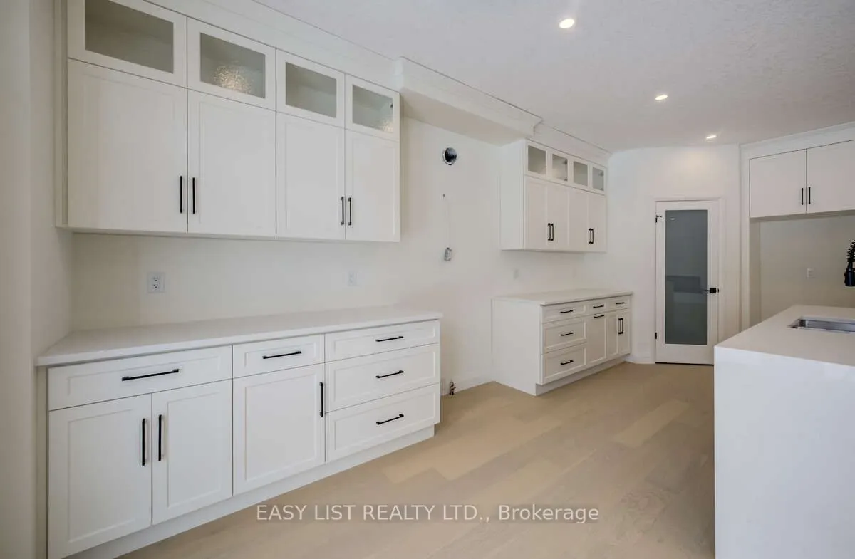 487 Black Street