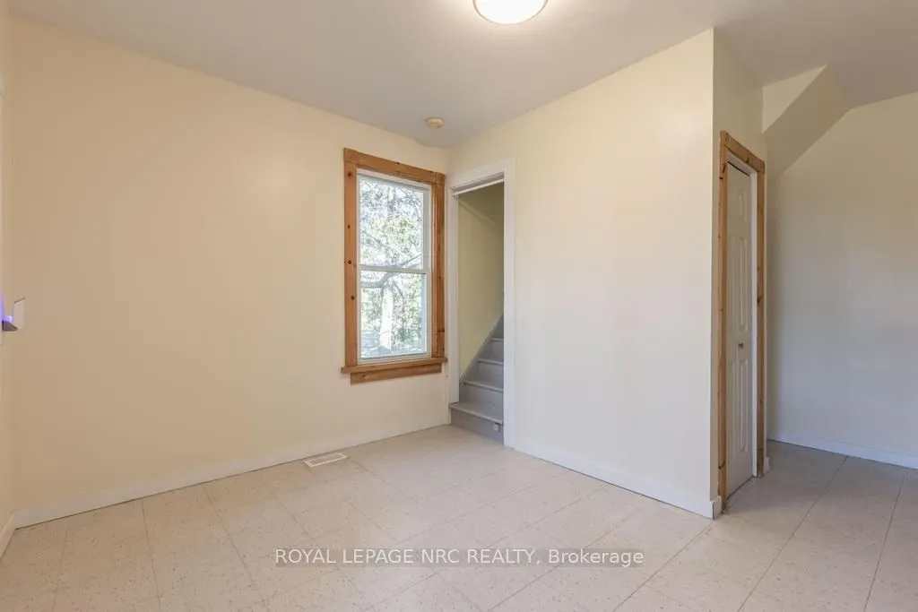245 Niven Road
