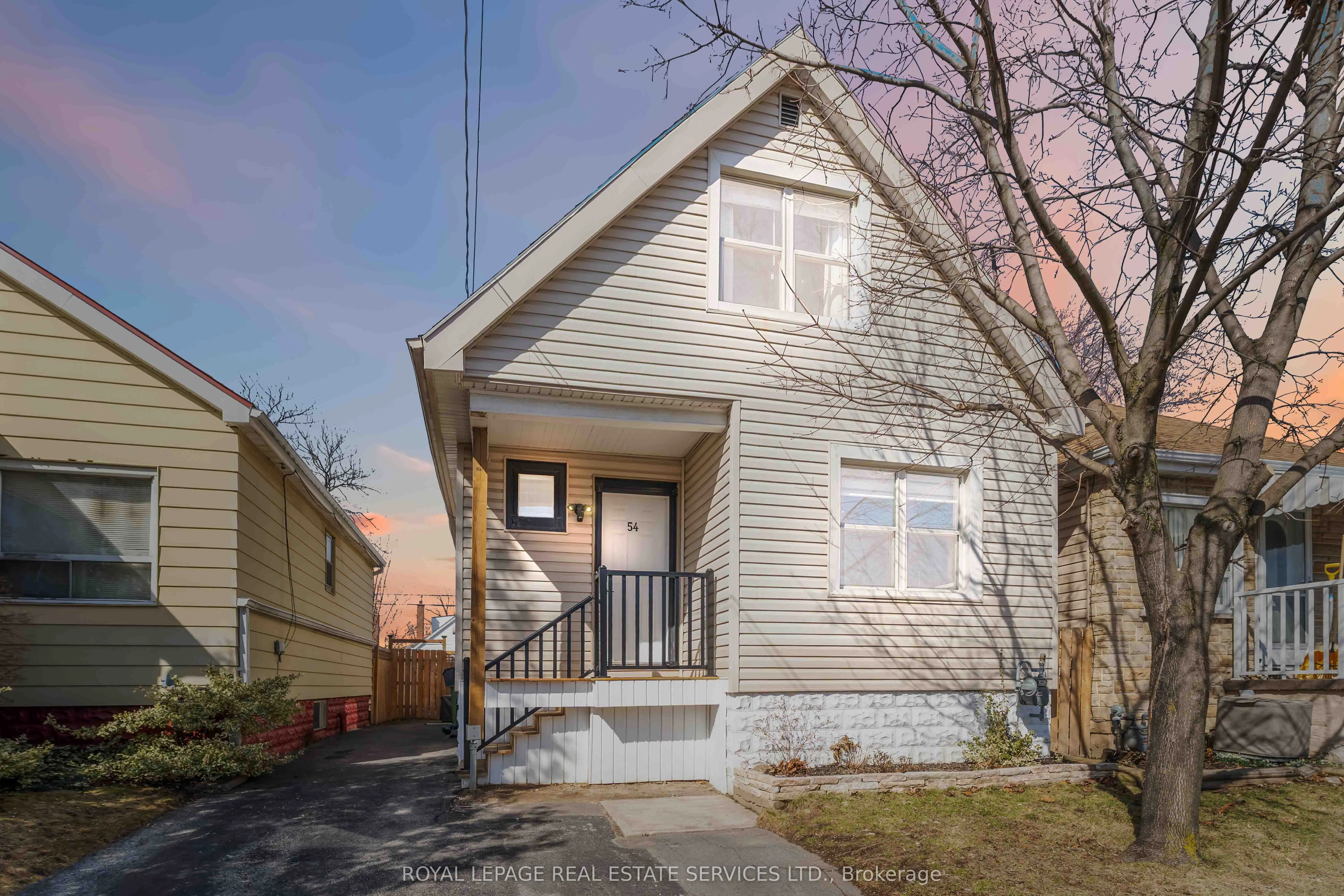 54 Weir Street S