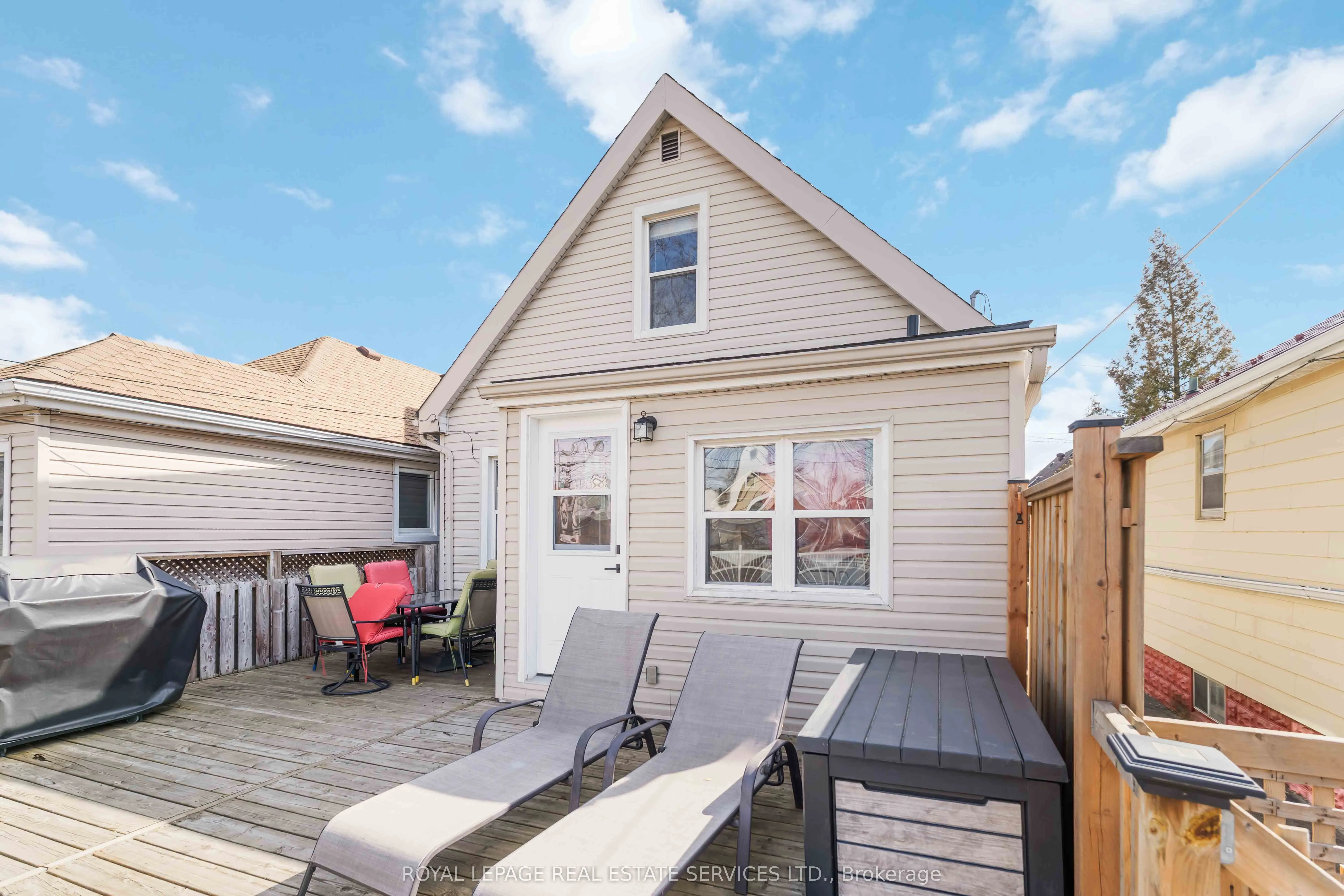 54 Weir Street S