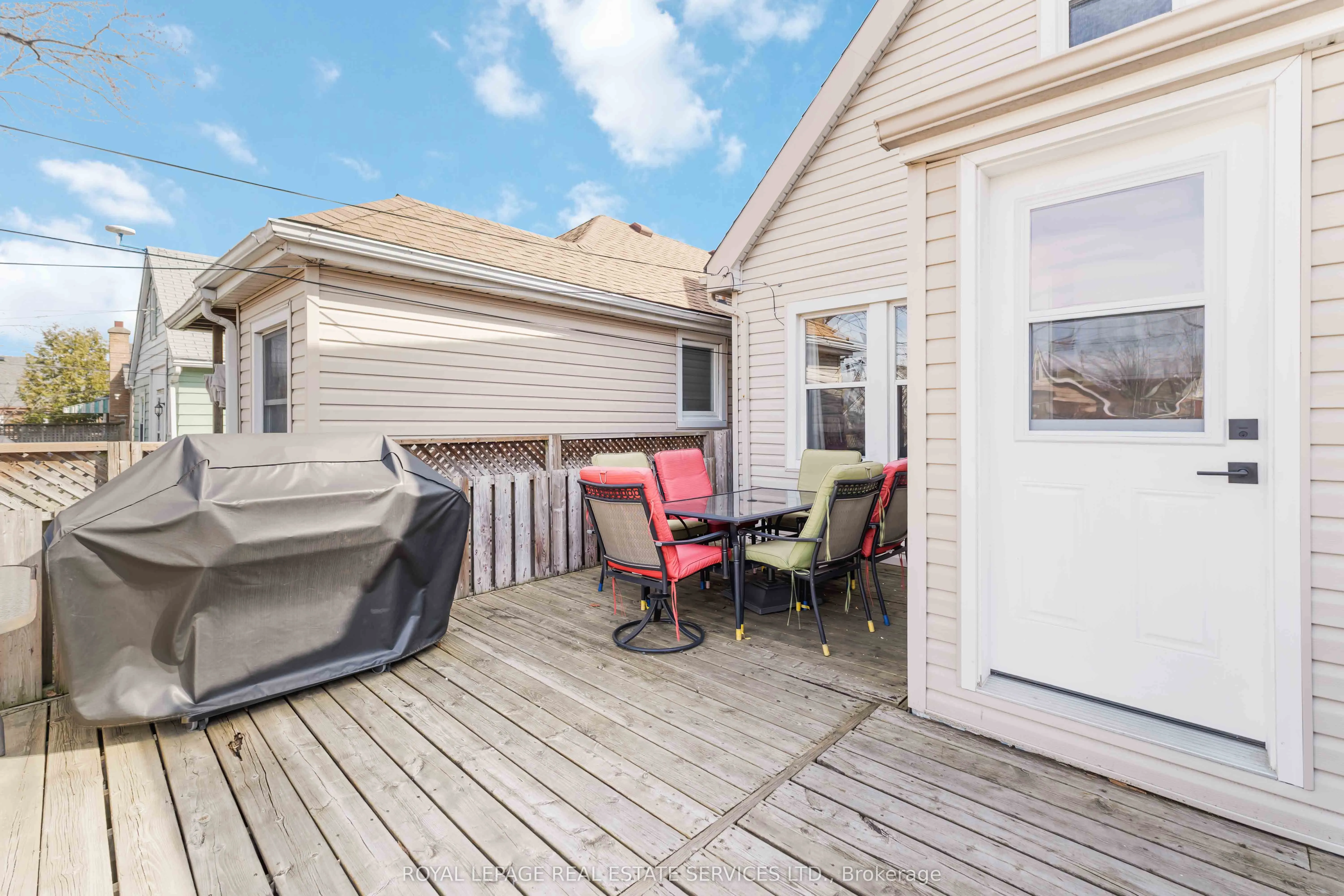 54 Weir Street S