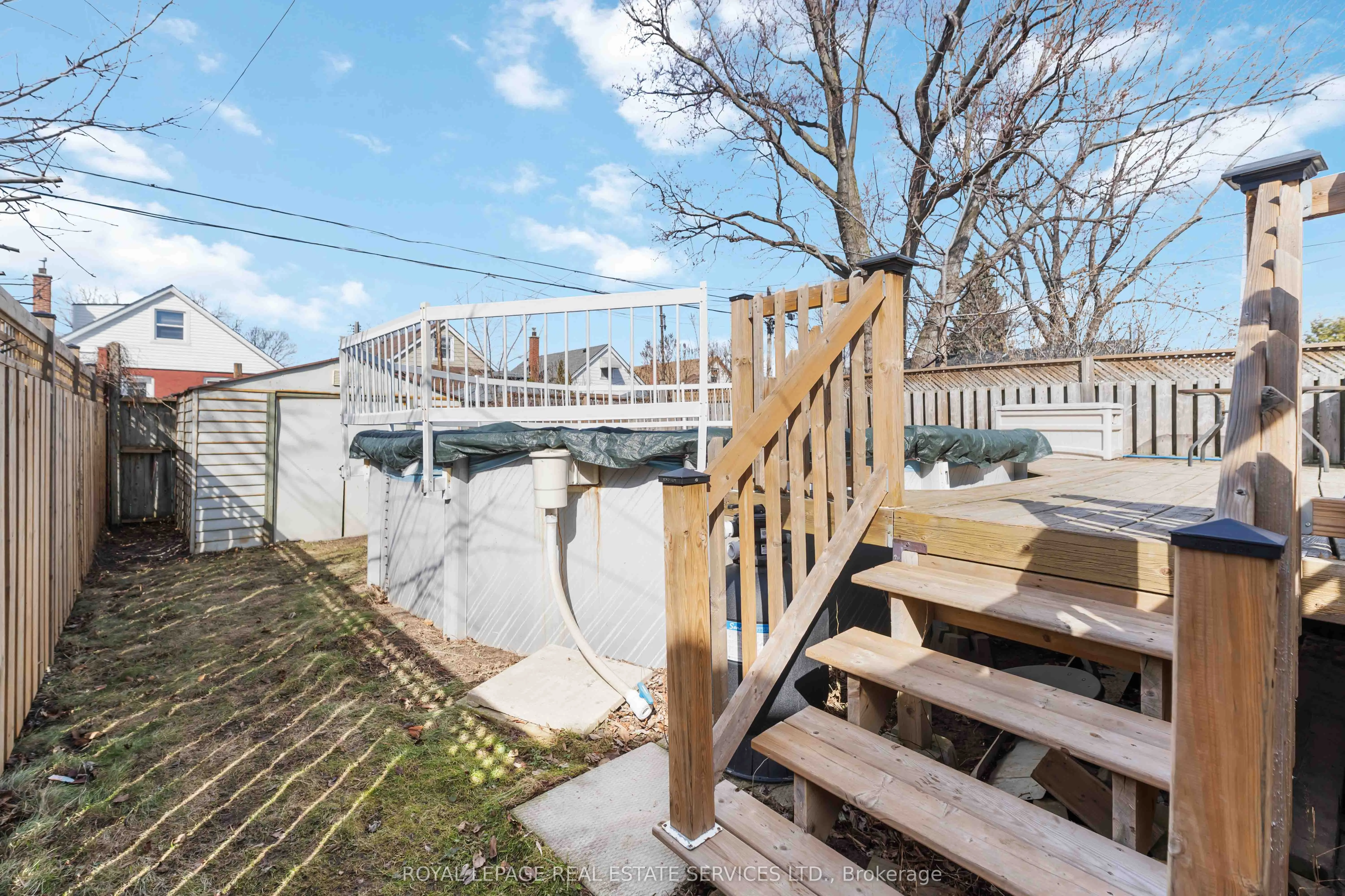 54 Weir Street S