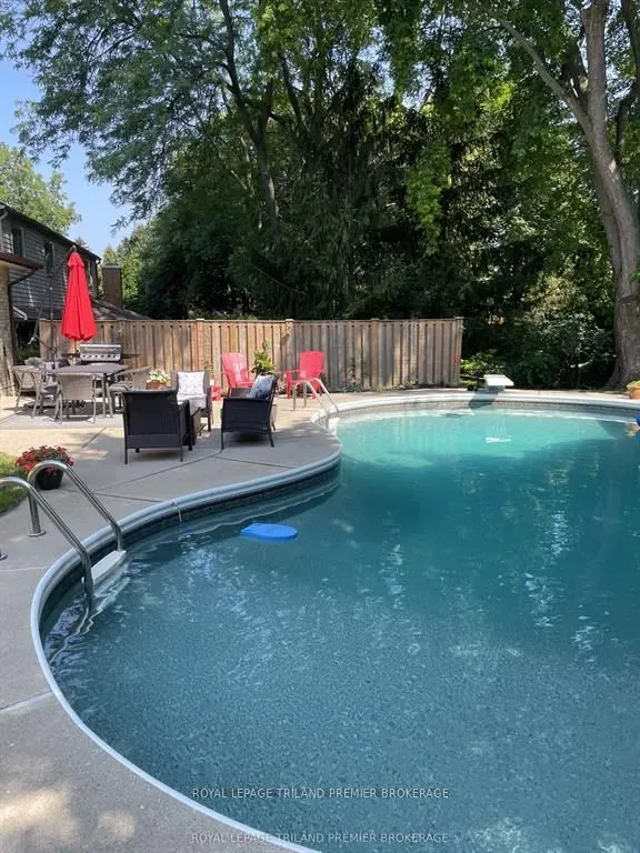 31 Foxcroft Crescent