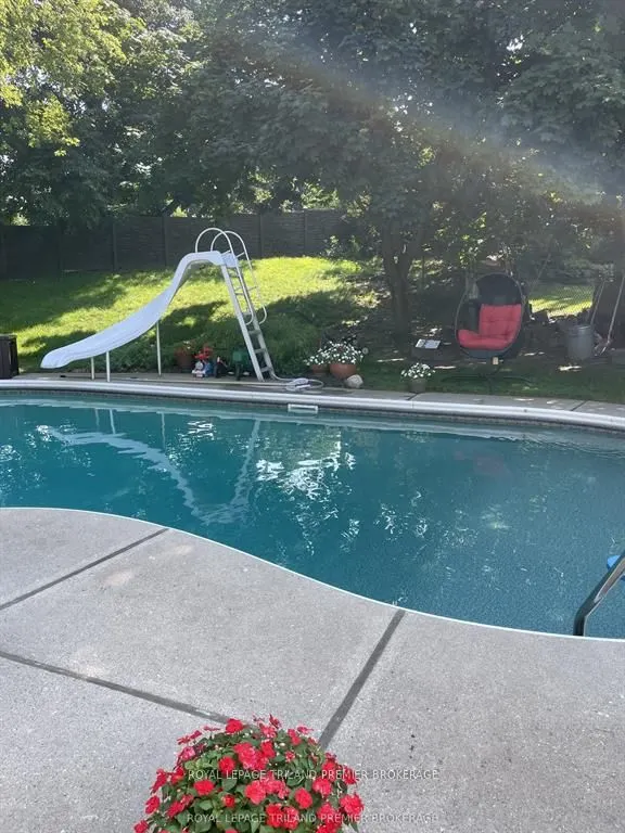31 Foxcroft Crescent