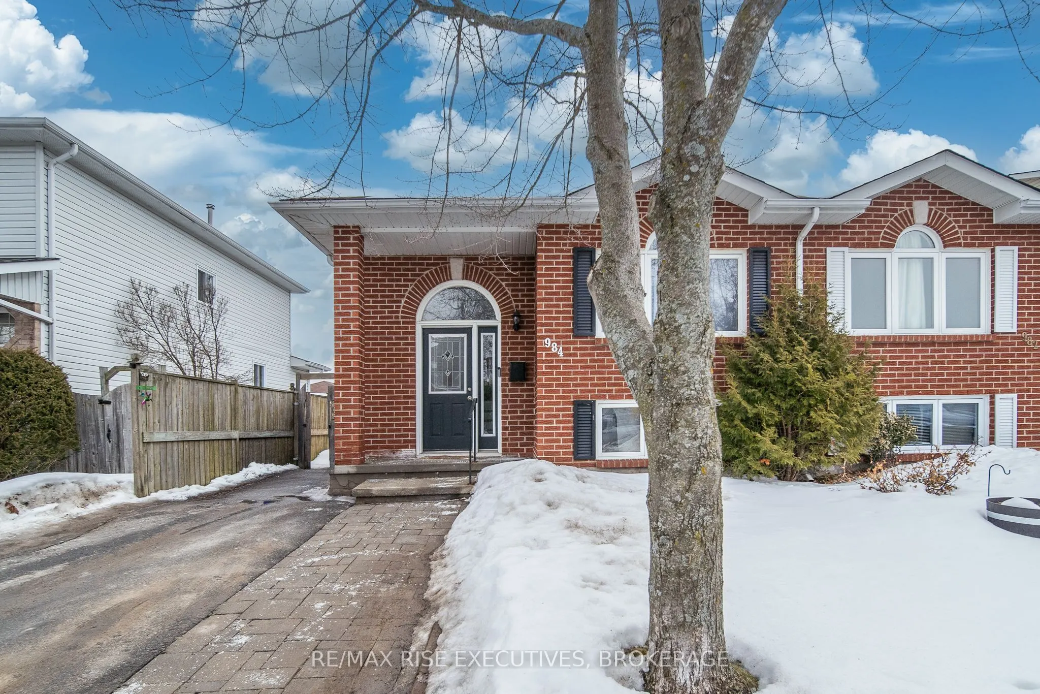 984 Waterbury Crescent