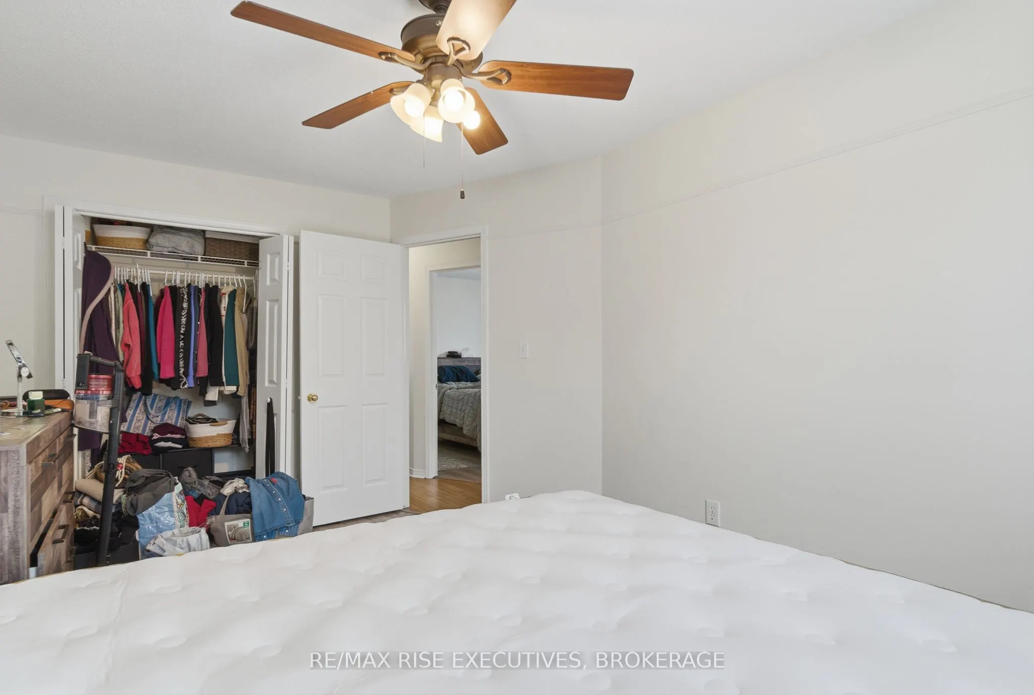 984 Waterbury Crescent
