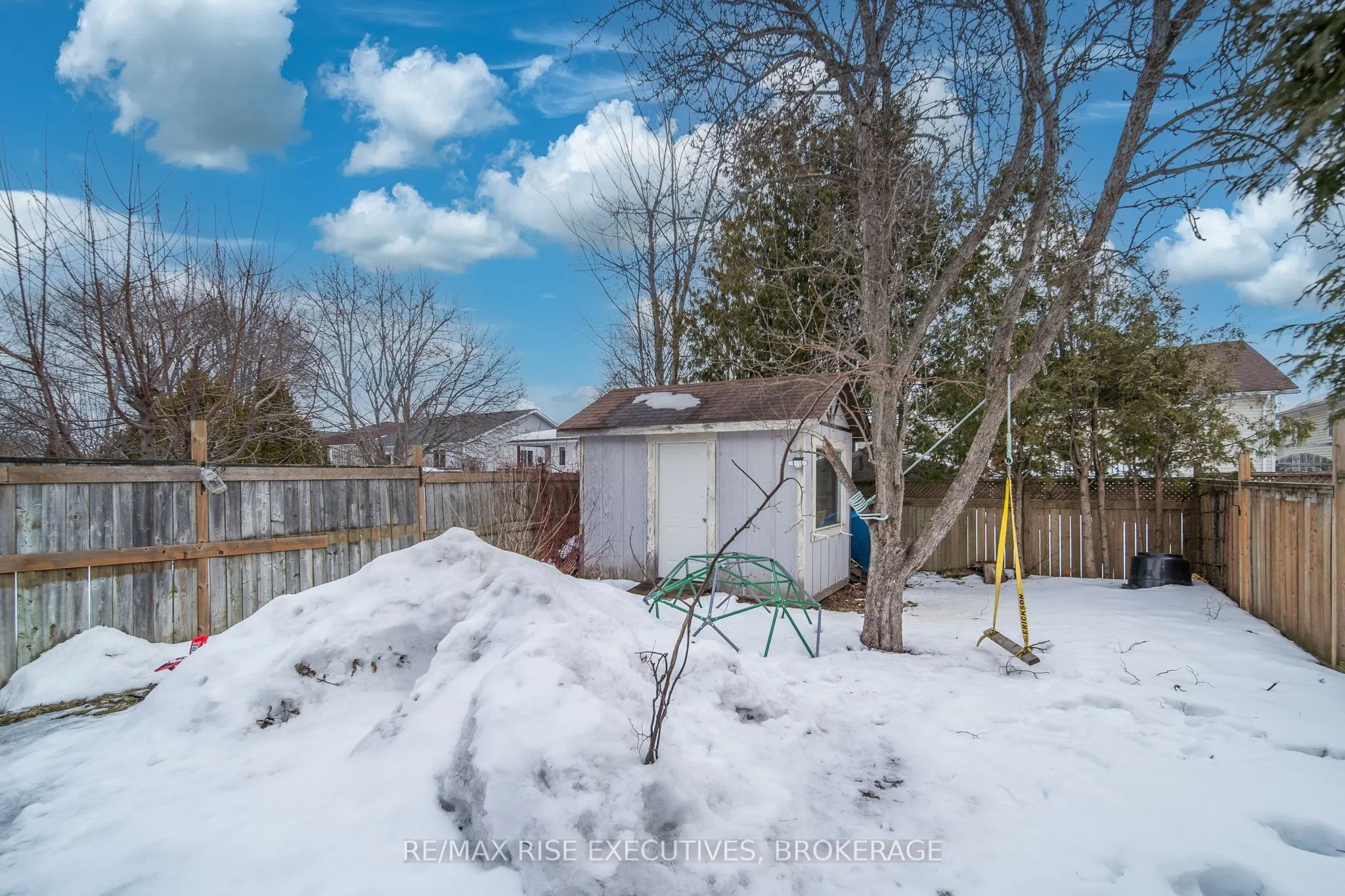 984 Waterbury Crescent