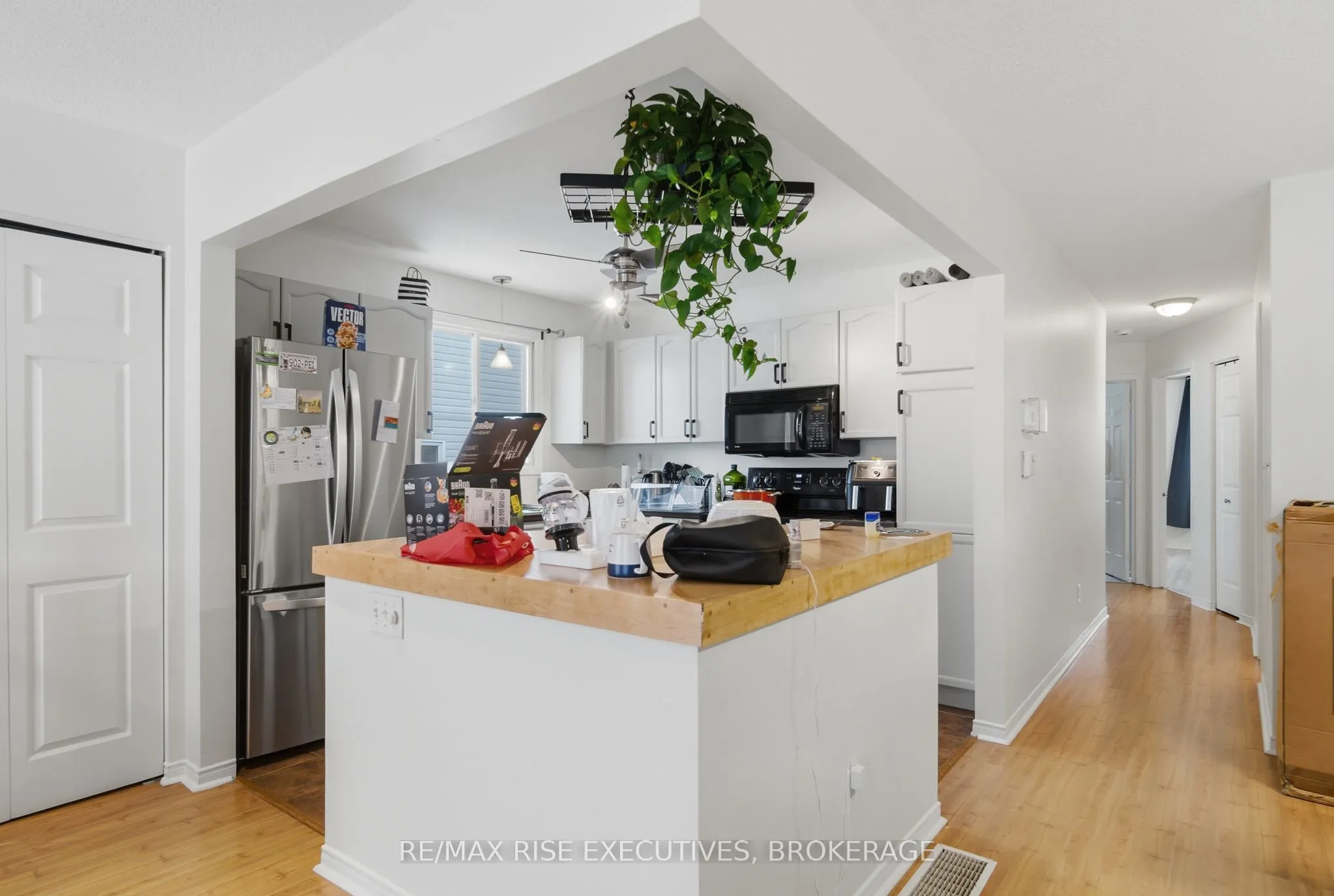 984 Waterbury Crescent