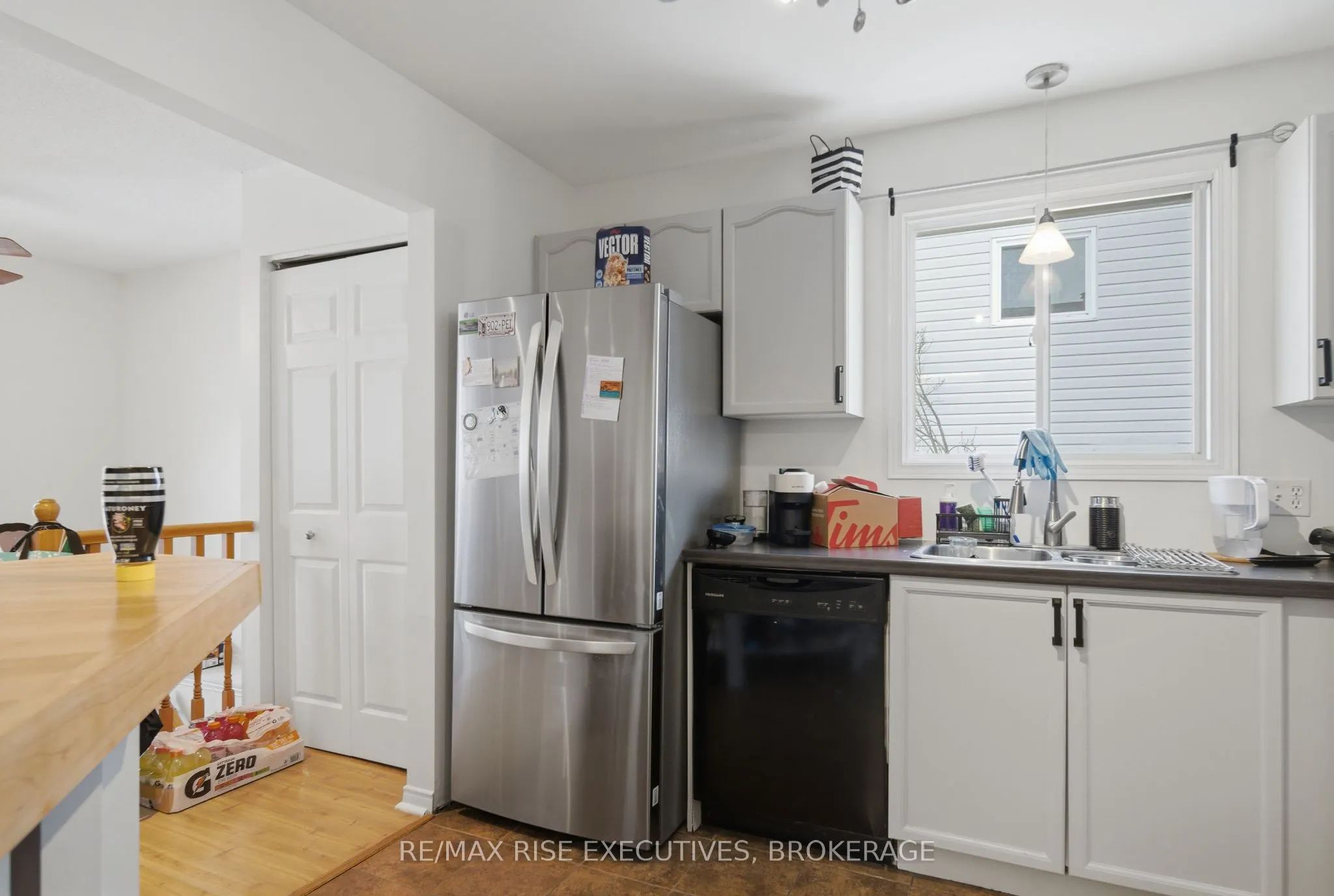 984 Waterbury Crescent
