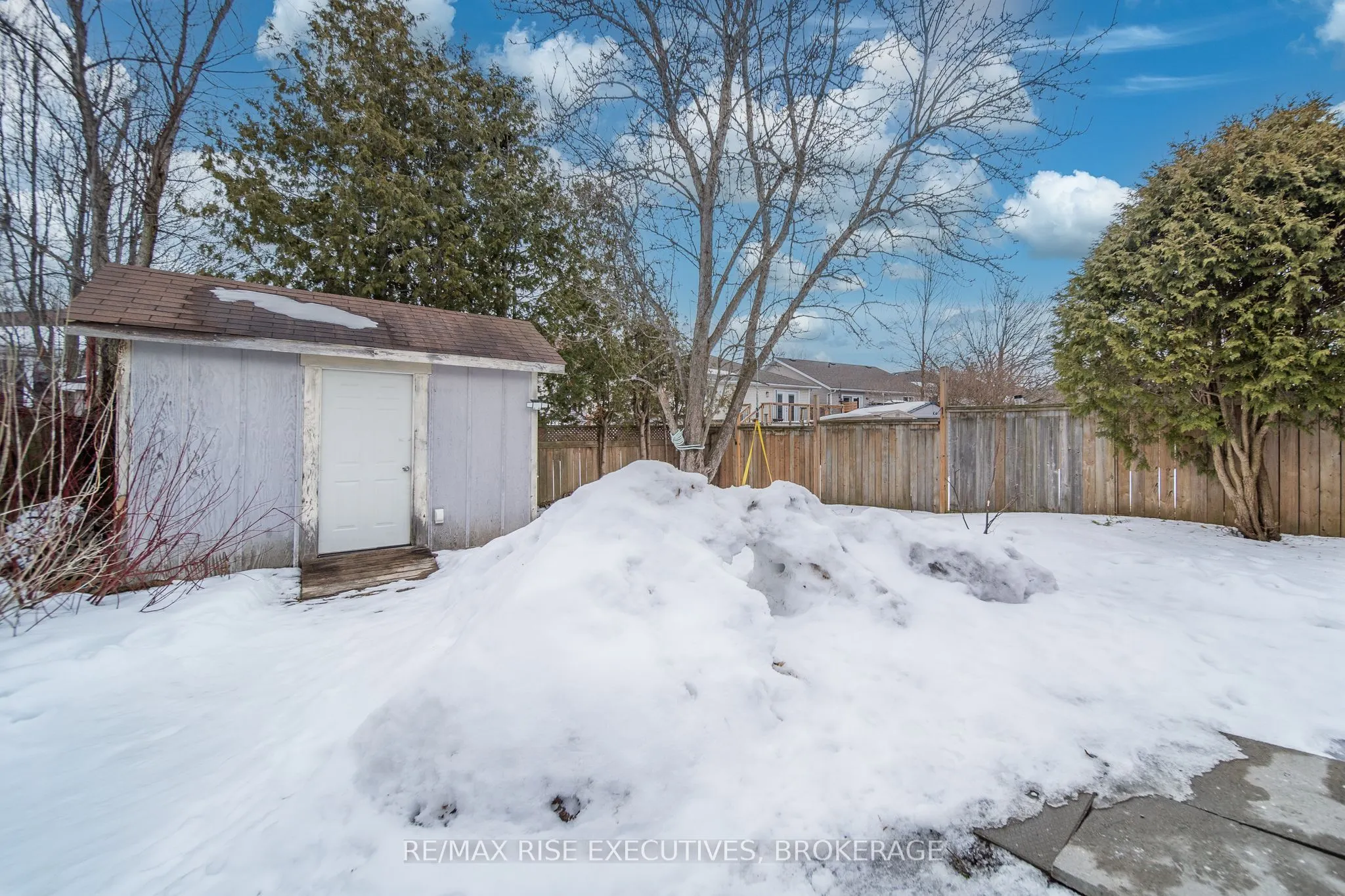984 Waterbury Crescent