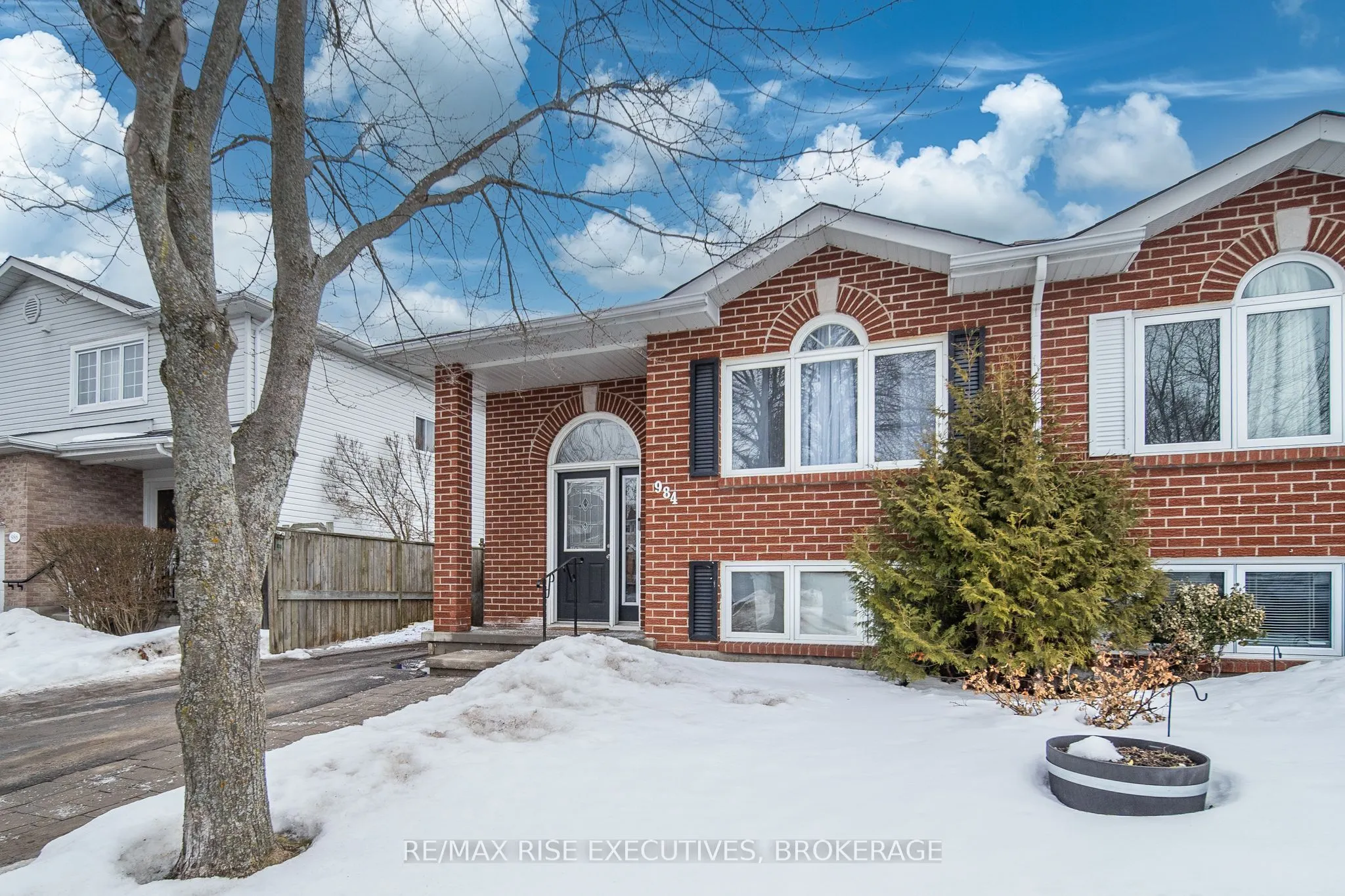 984 Waterbury Crescent