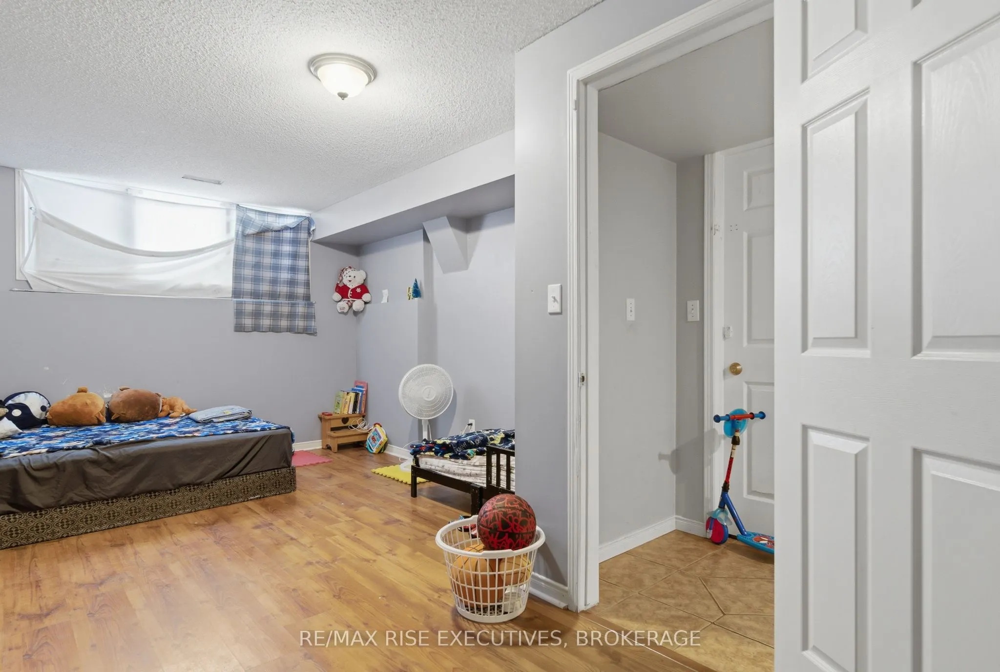 984 Waterbury Crescent