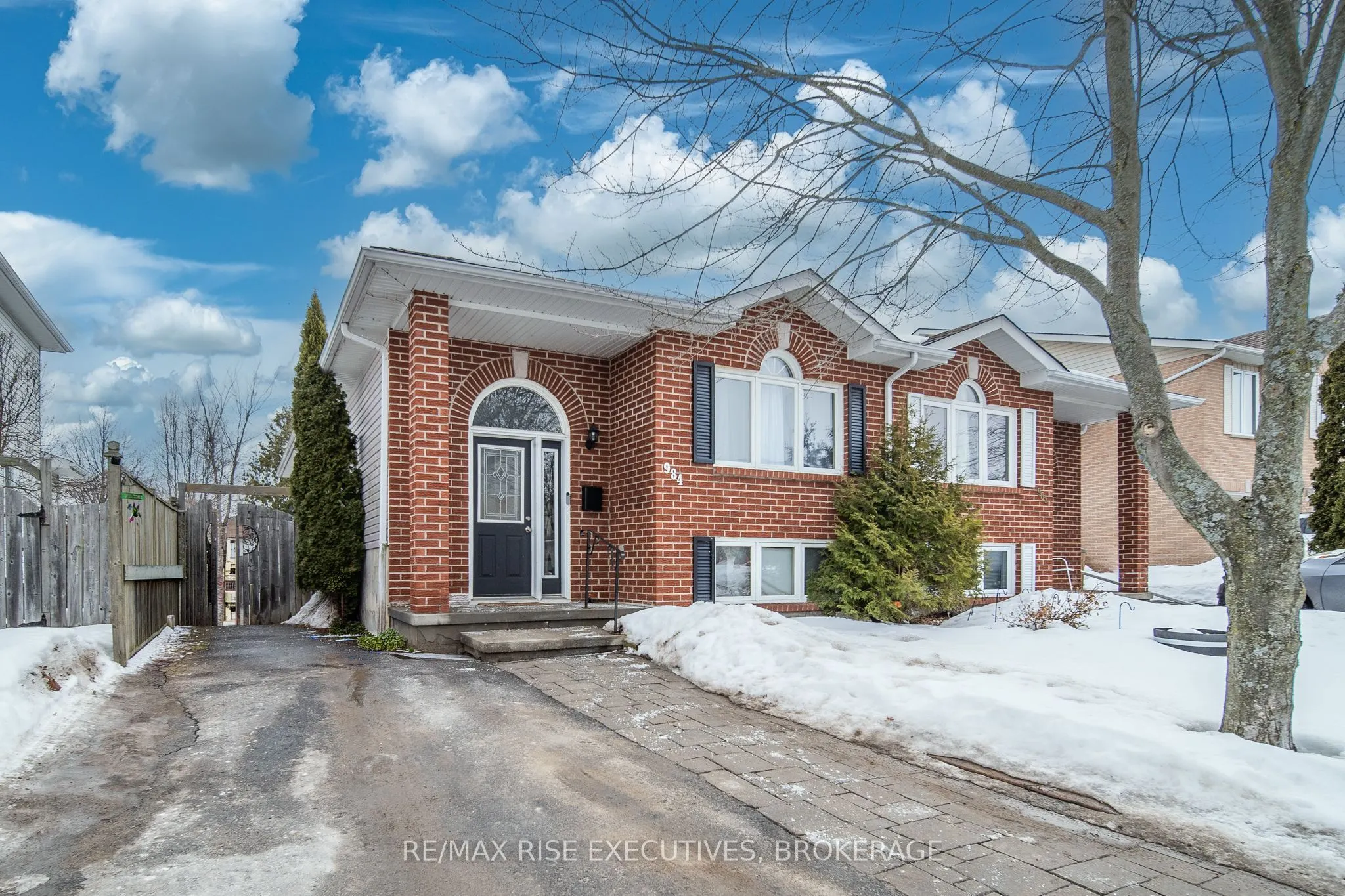 984 Waterbury Crescent