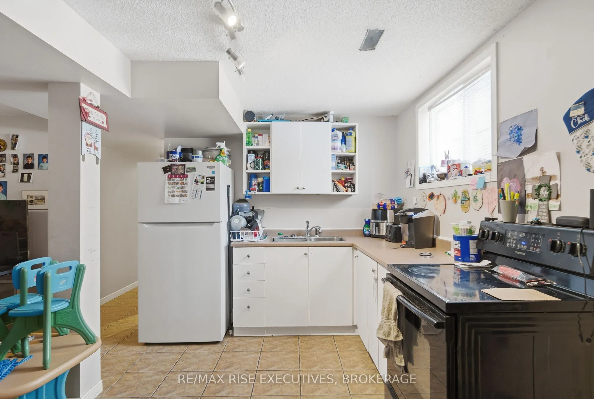 984 Waterbury Crescent