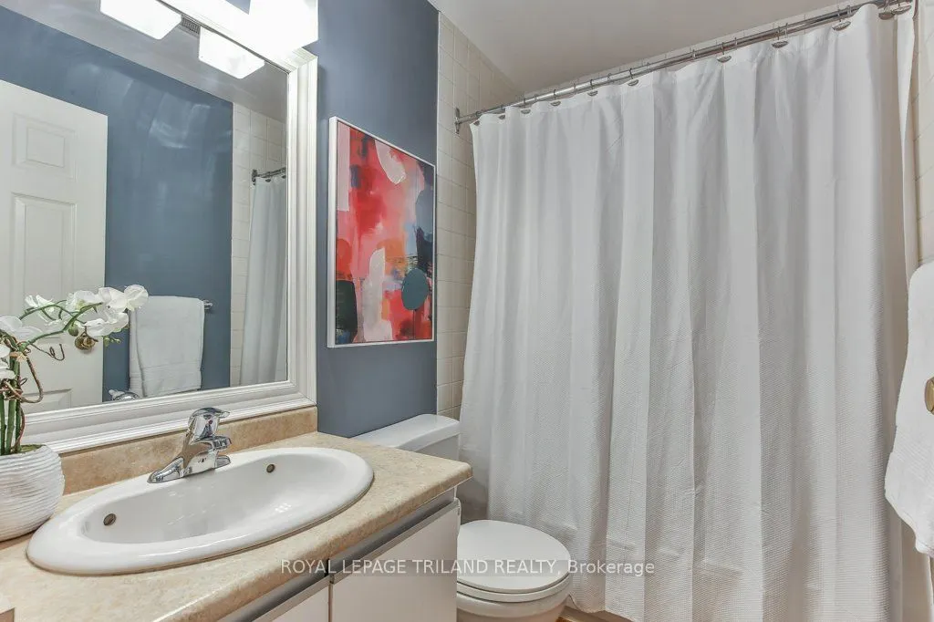 285 QUEENS Avenue #101