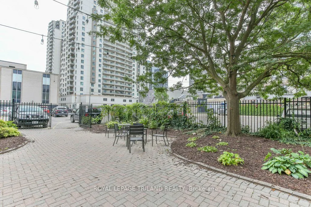 285 QUEENS Avenue #101