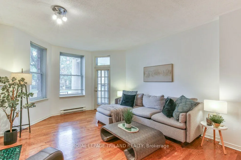 285 QUEENS Avenue #101