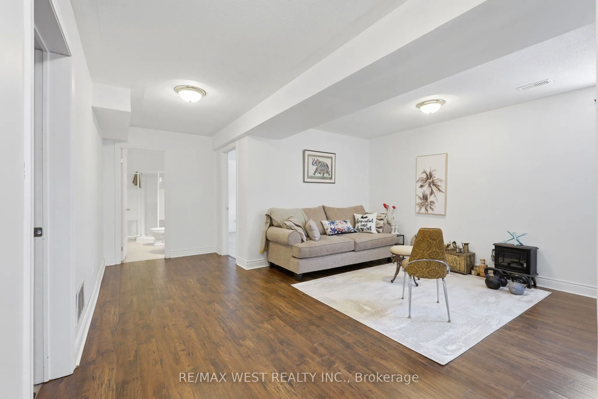 20 Eakins Crescent