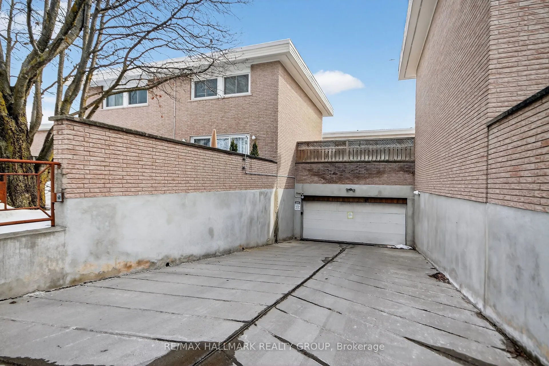 427 Moodie Drive #25
