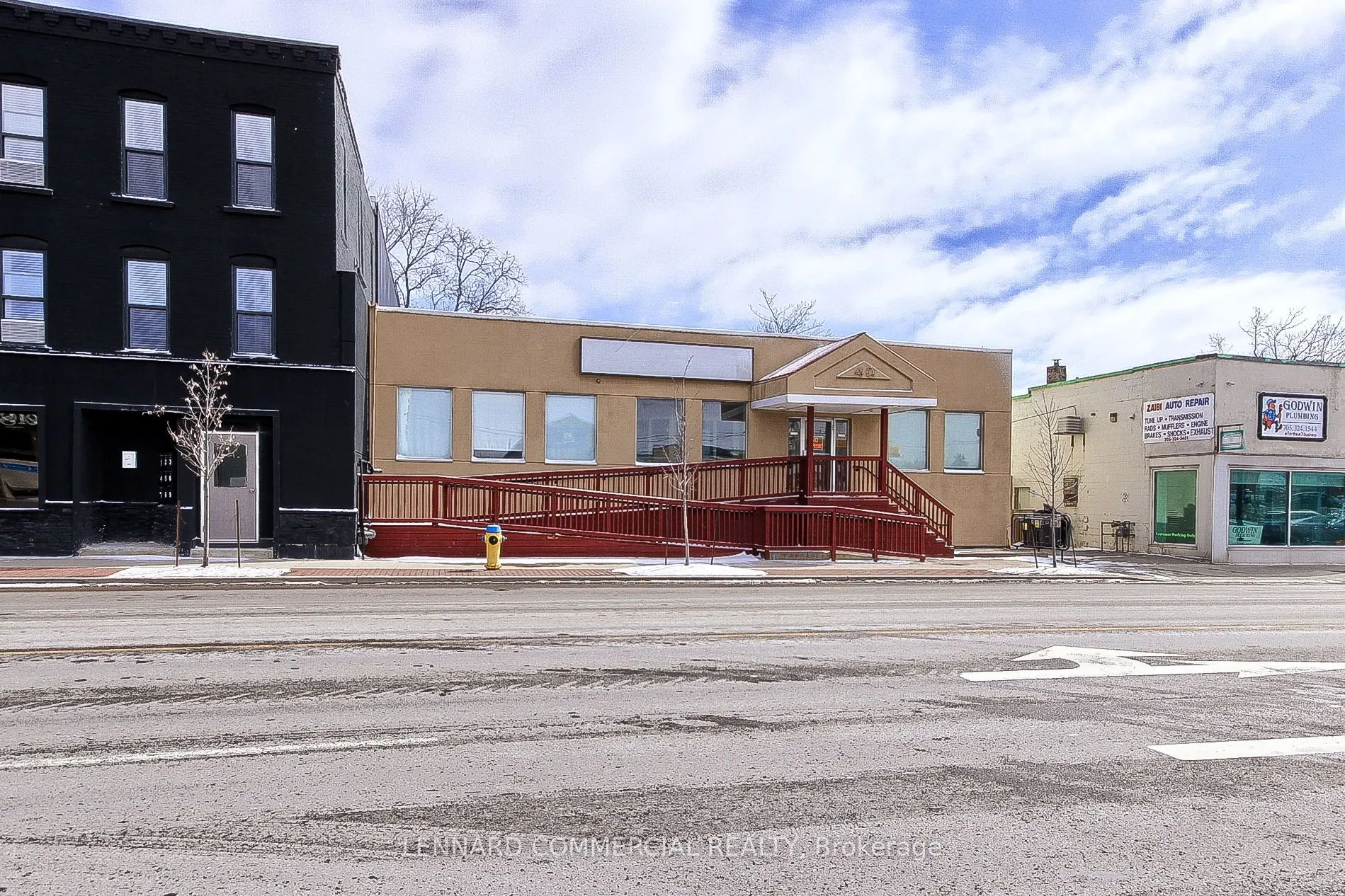 40 Lindsay Street S