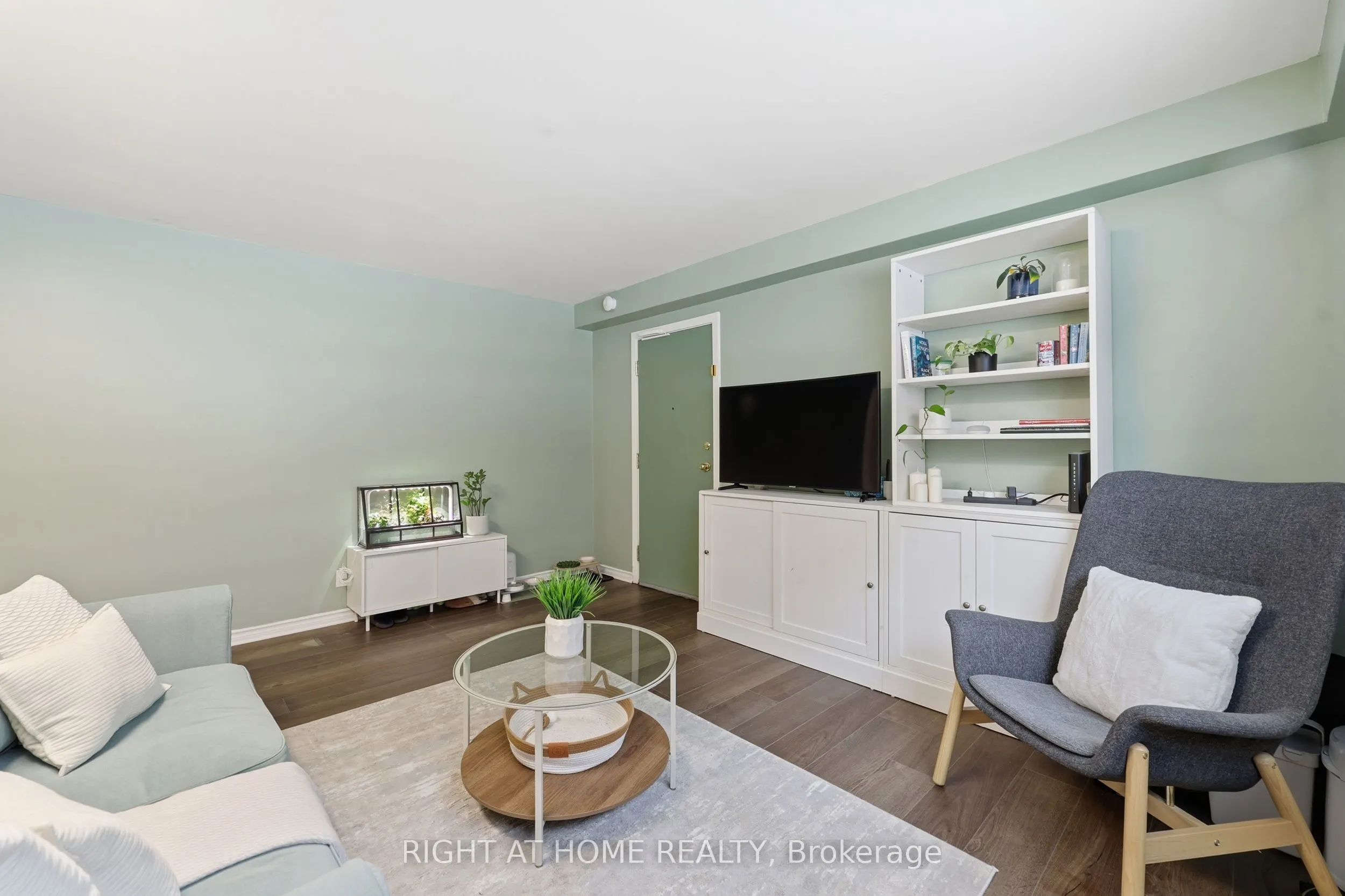 223 MacNab Street S #11