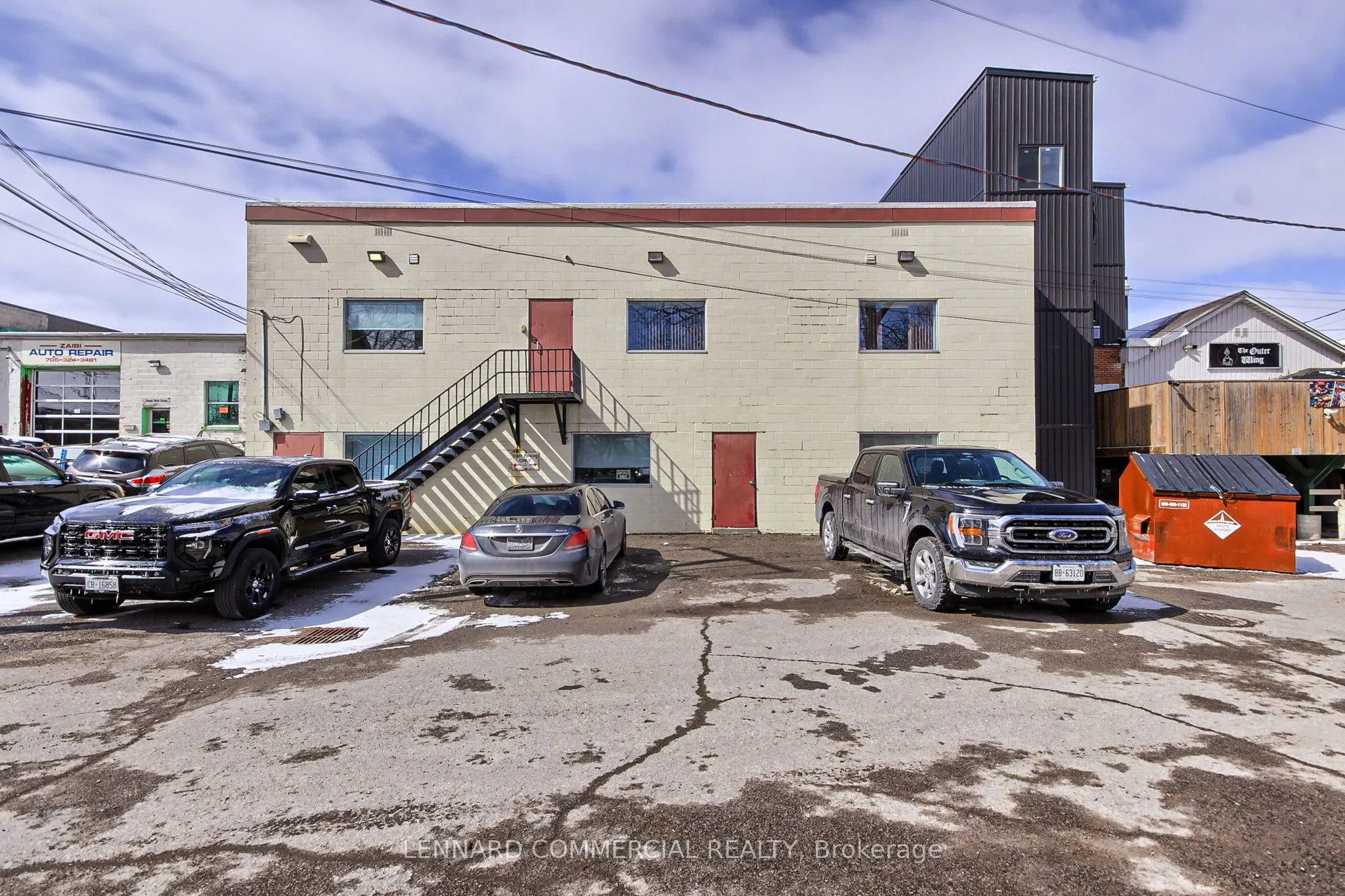40 Lindsay Street S