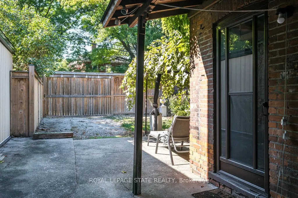 122 East Avenue S
