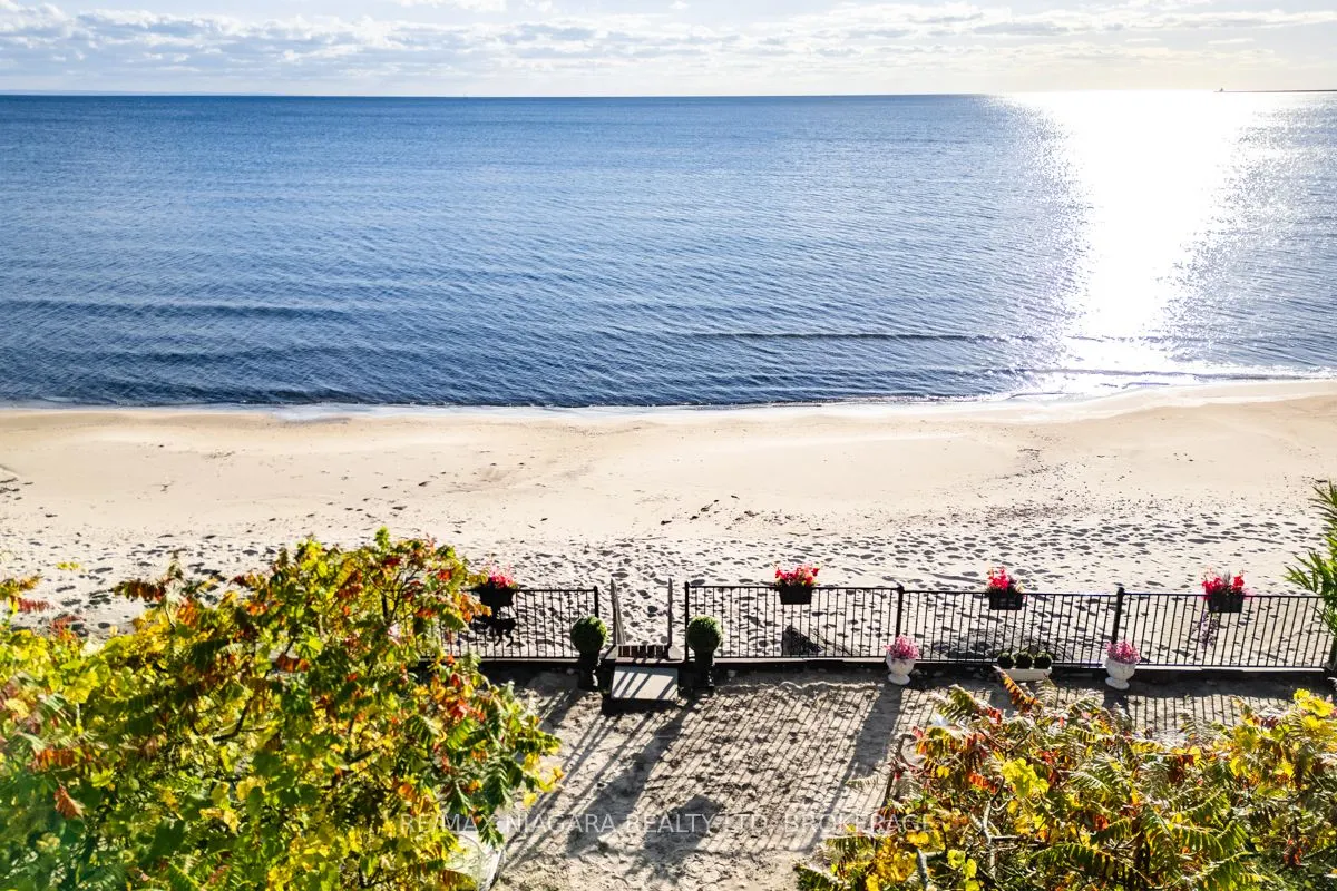 735 Lakeshore Road E