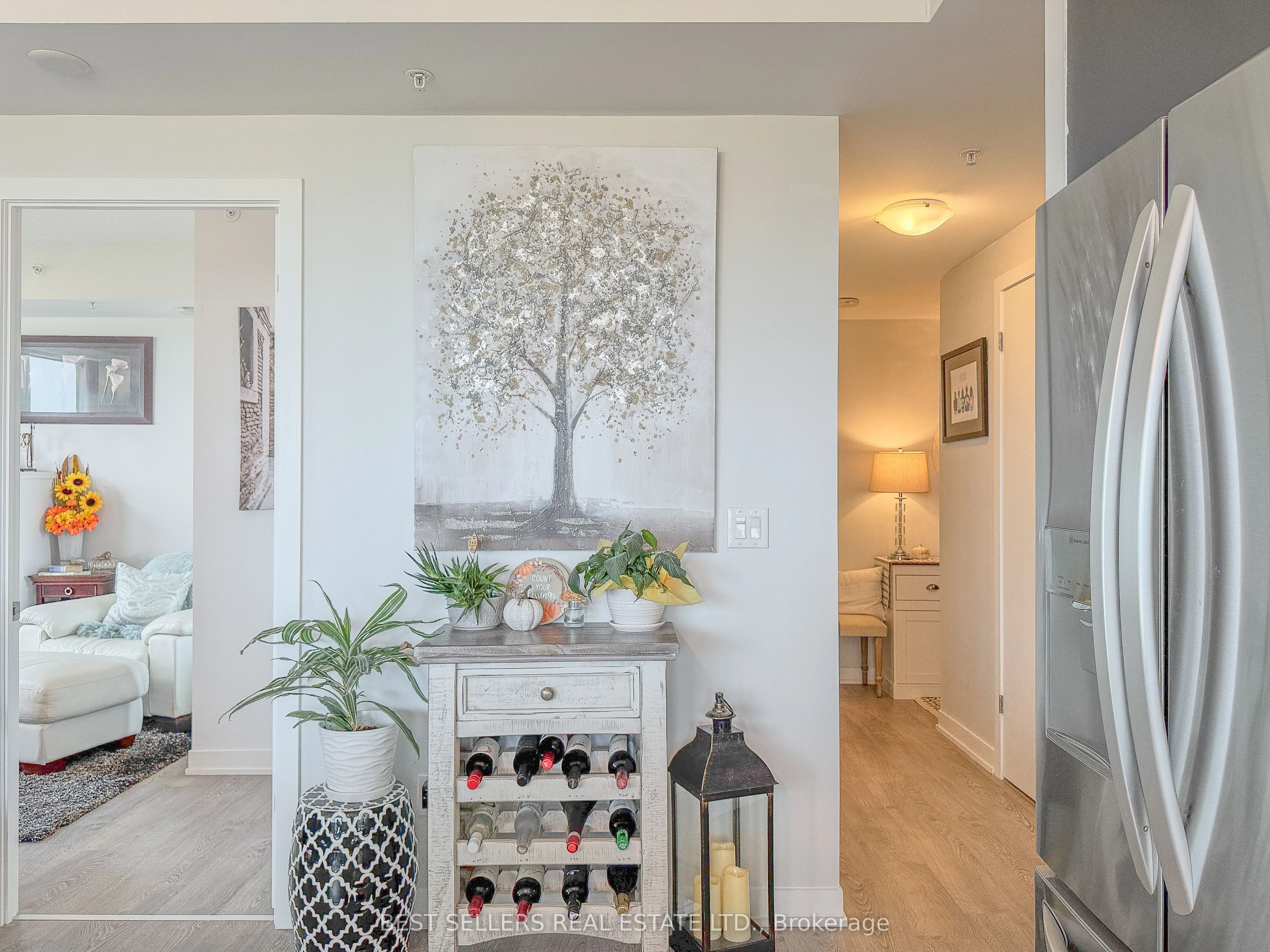 550 North Service Road #607