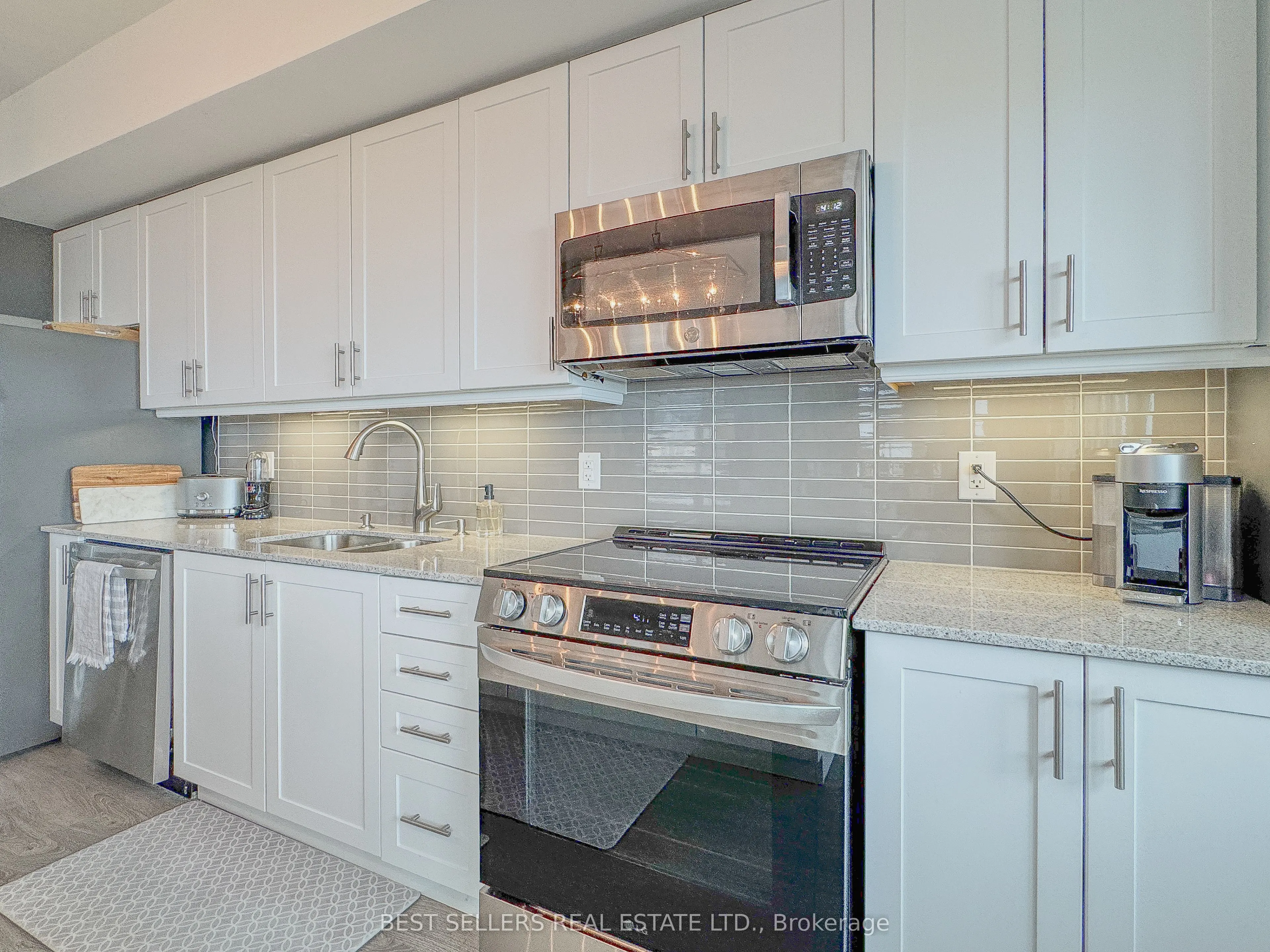 550 North Service Road #607