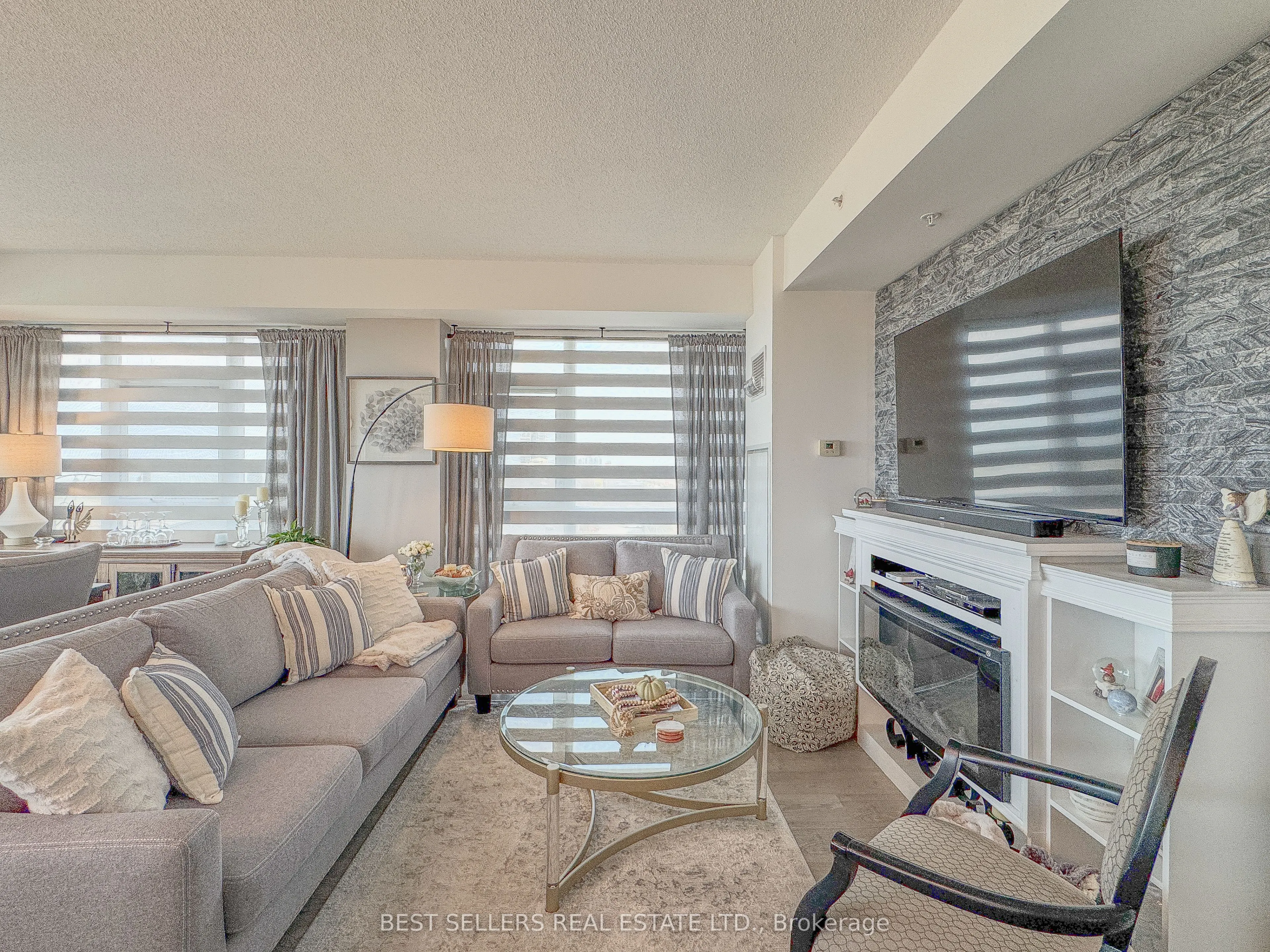 550 North Service Road #607