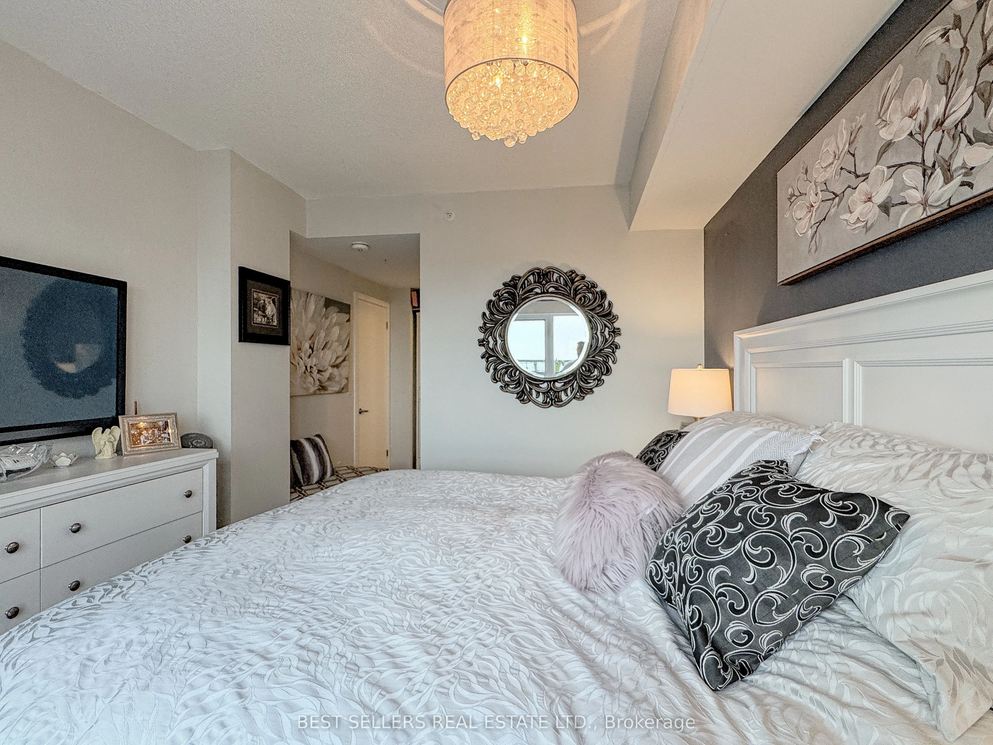 550 North Service Road #607