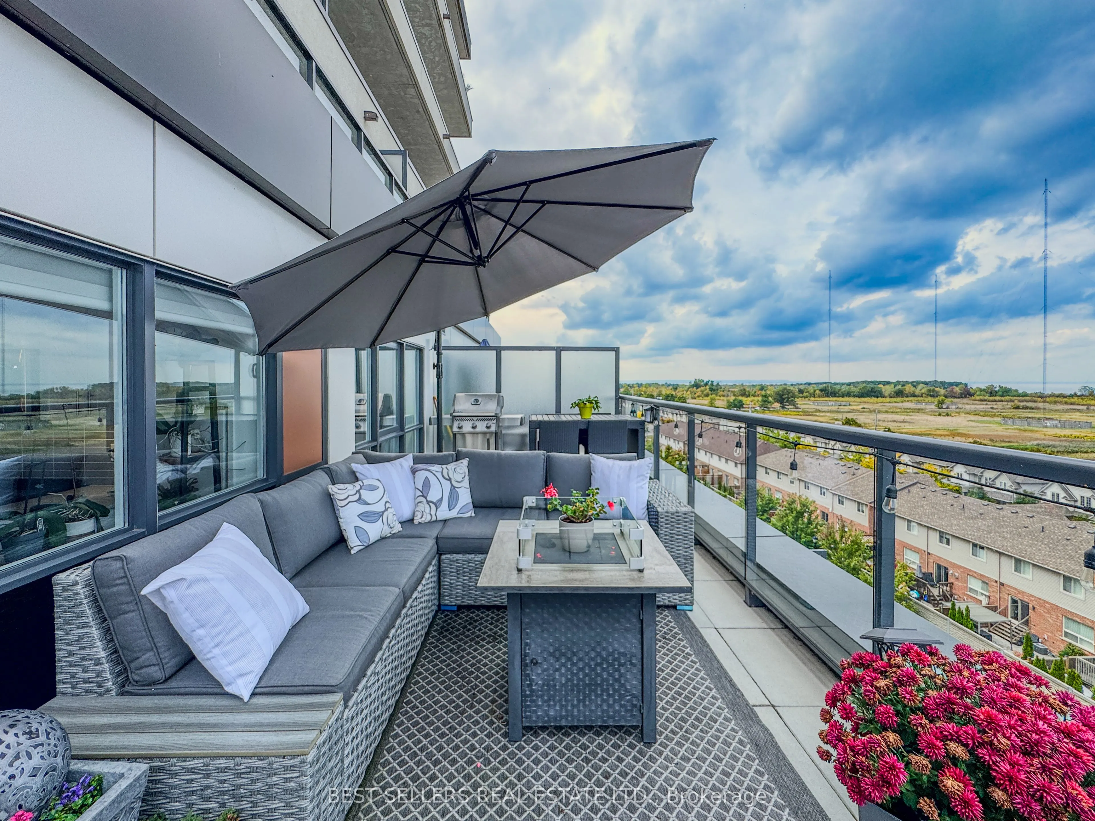 550 North Service Road #607