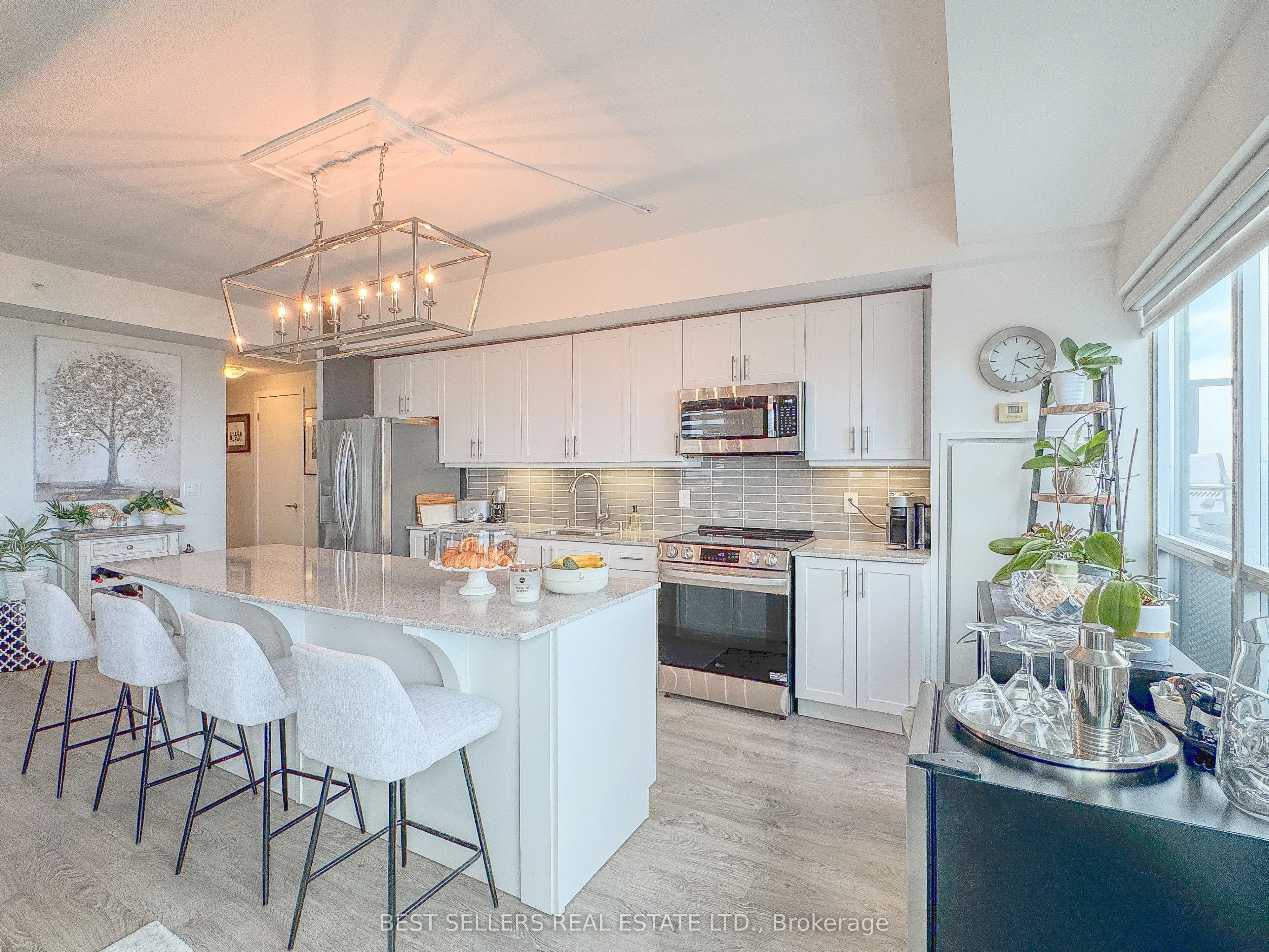 550 North Service Road #607