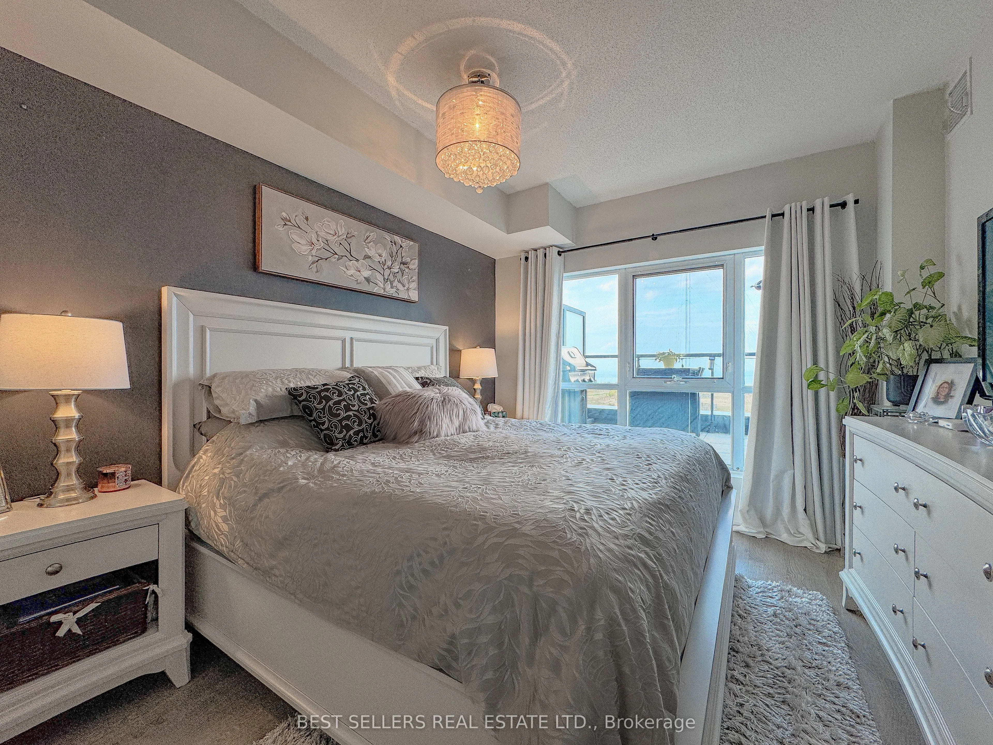 550 North Service Road #607